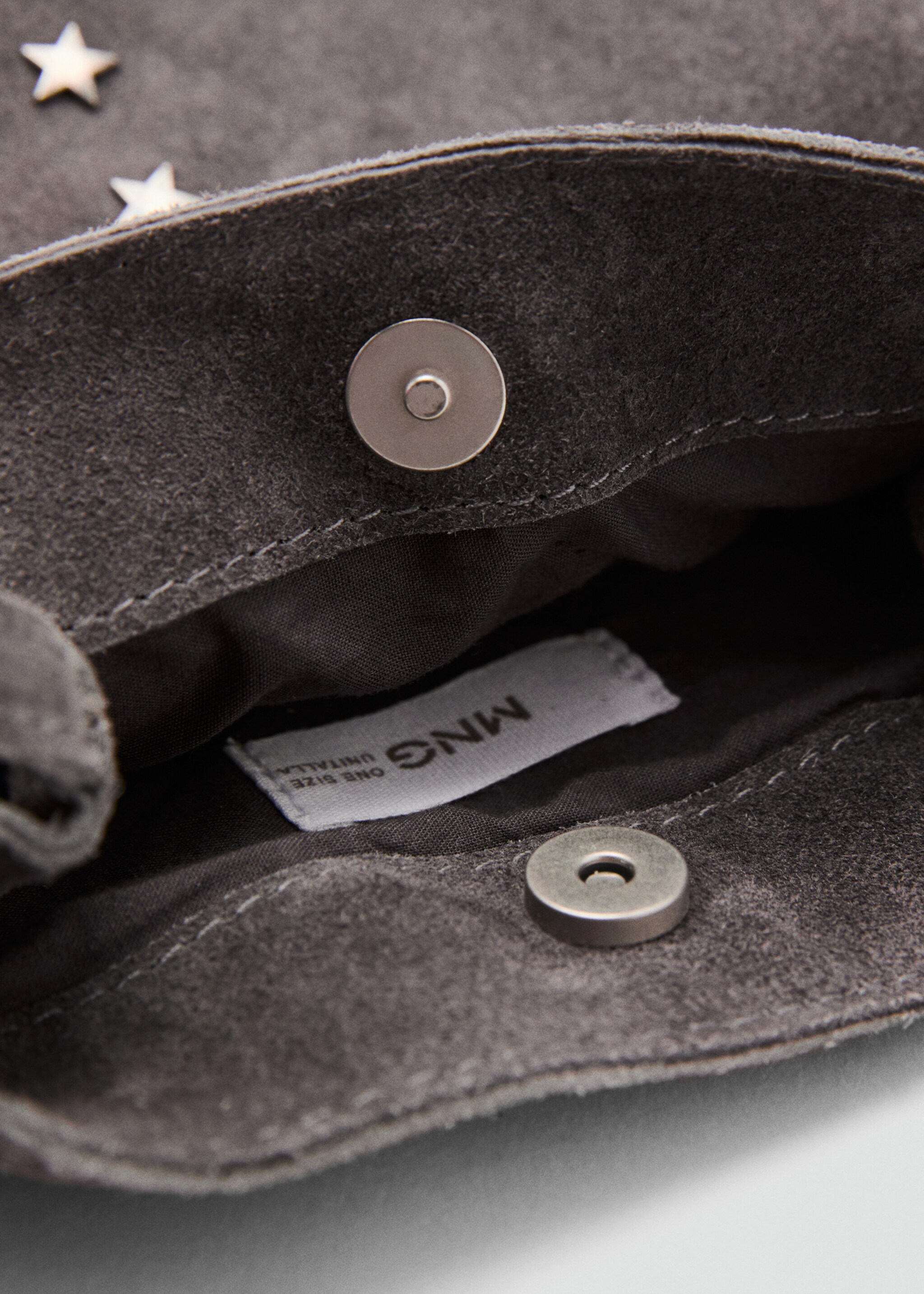 Leather bucket bag with fringes - Details of the article 2