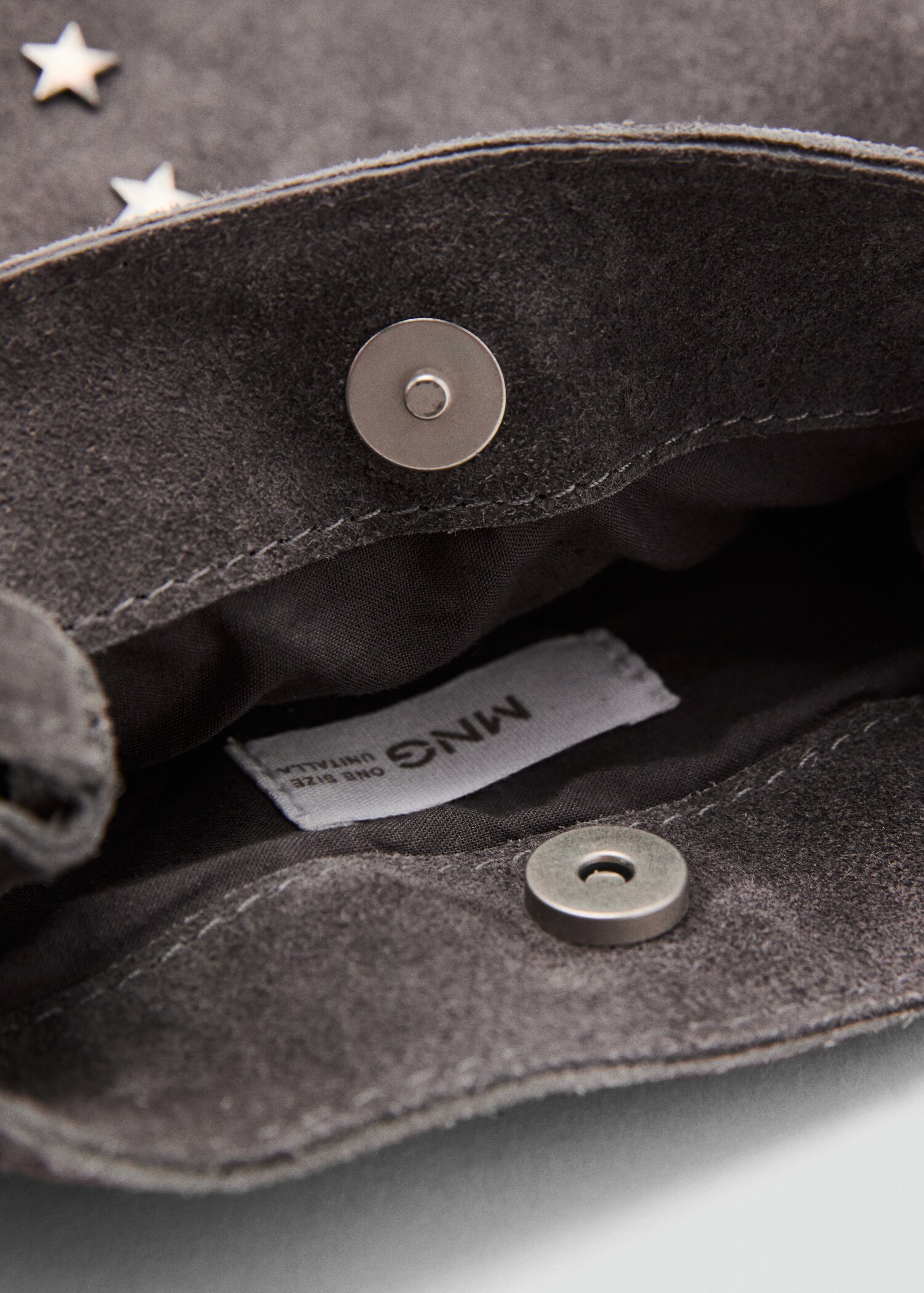 Leather bucket bag with fringes - Details of the article 2