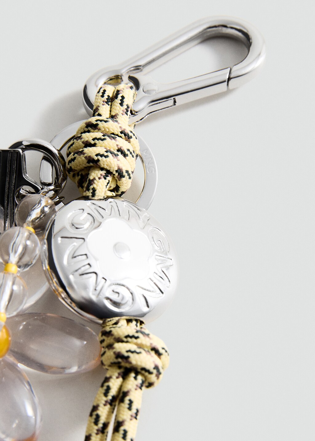 ★daisy★❤️ Multi-charm daisy keyring - Women | MANGO USA