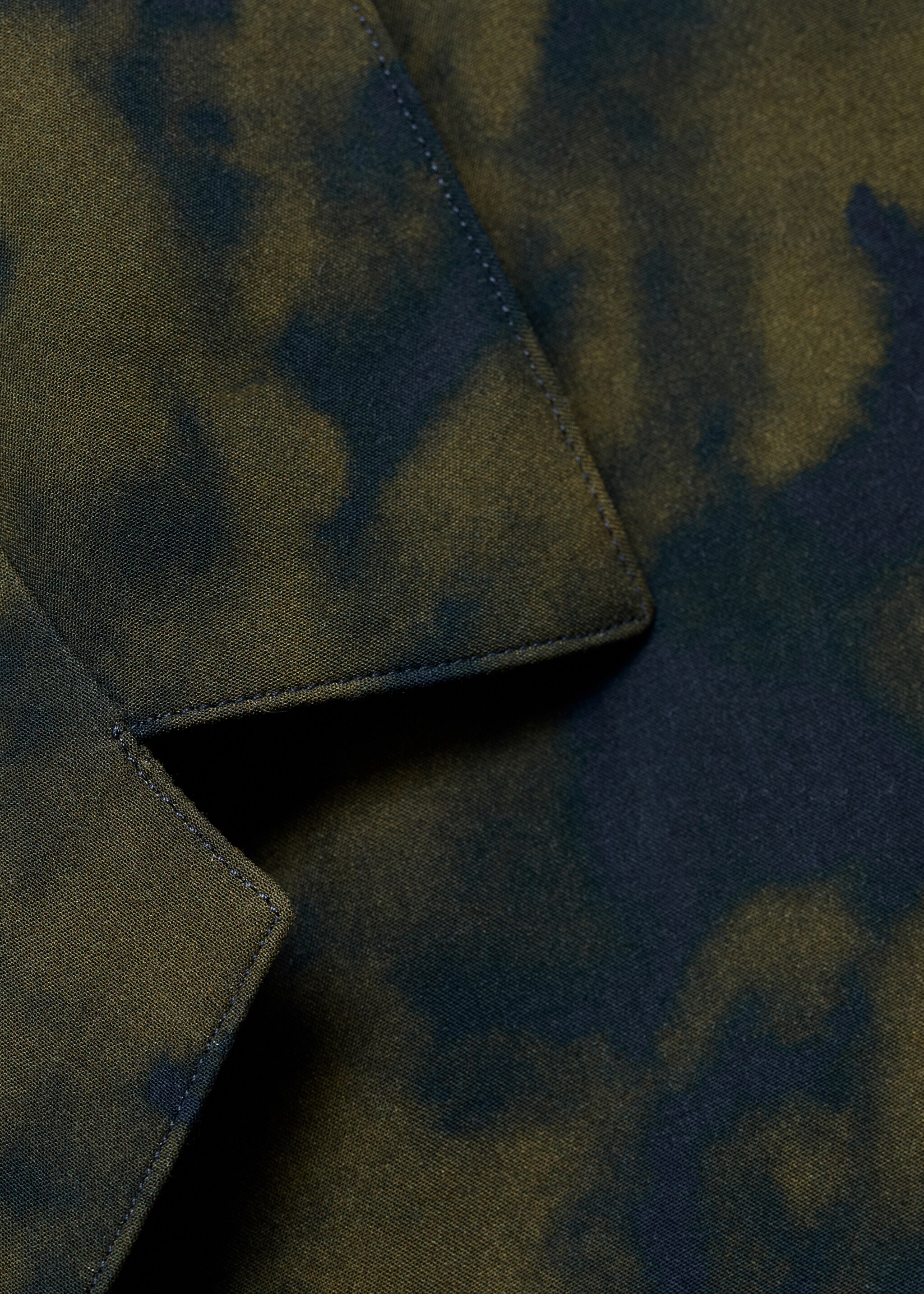 Chemise regular-fit fluide imprimée - Détail de l'article 0, Olive. Ref: 17064448-00.