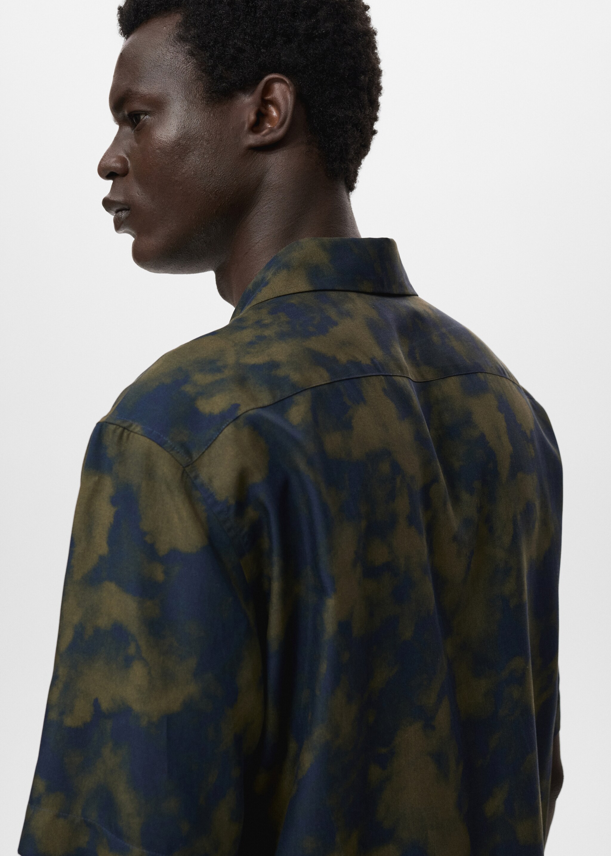 Chemise regular-fit fluide imprimée - Détail de l'article 1, Olive. Ref: 17064448-00.