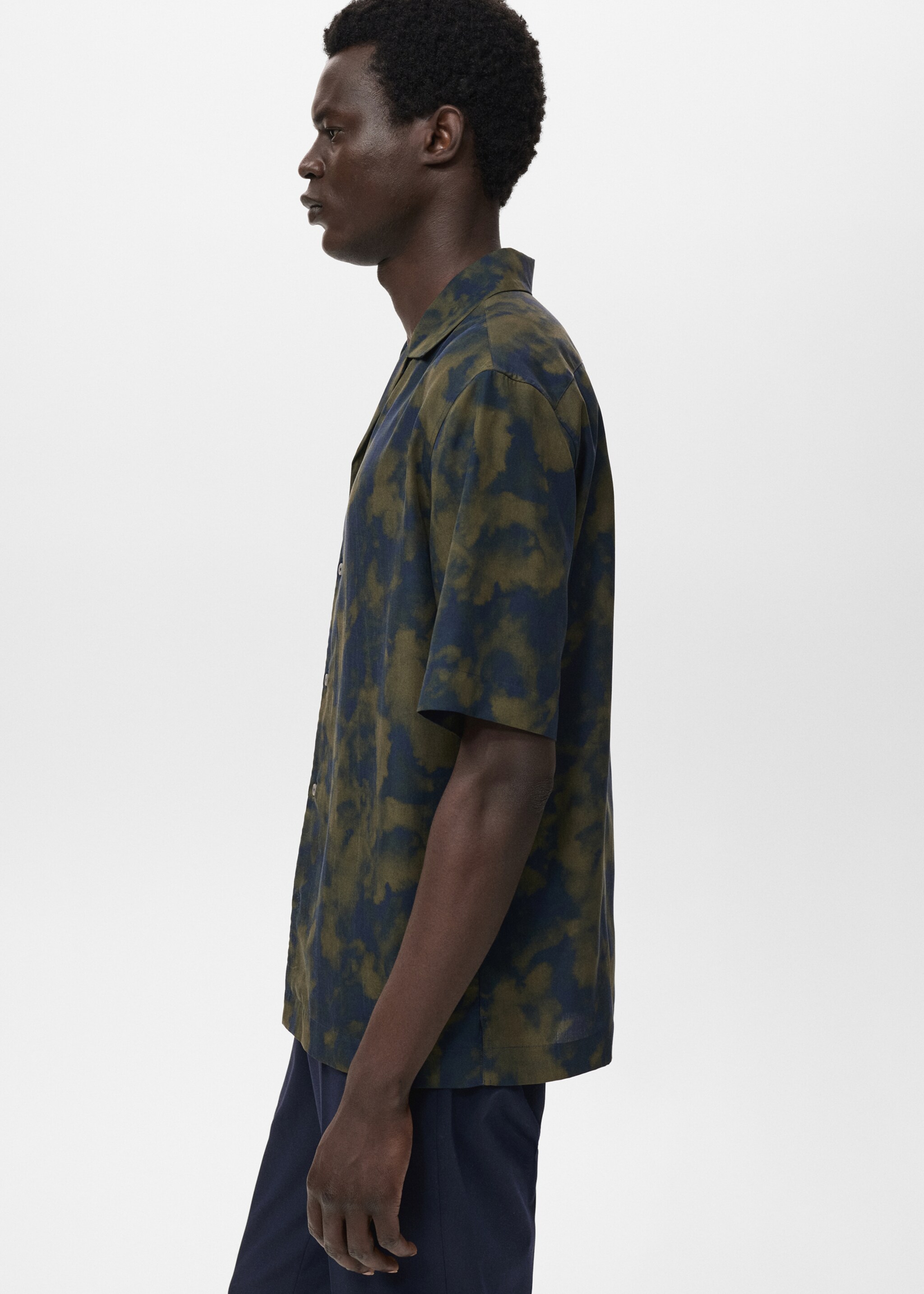 Chemise regular-fit fluide imprimée - Détail de l'article 2, Olive. Ref: 17064448-00.