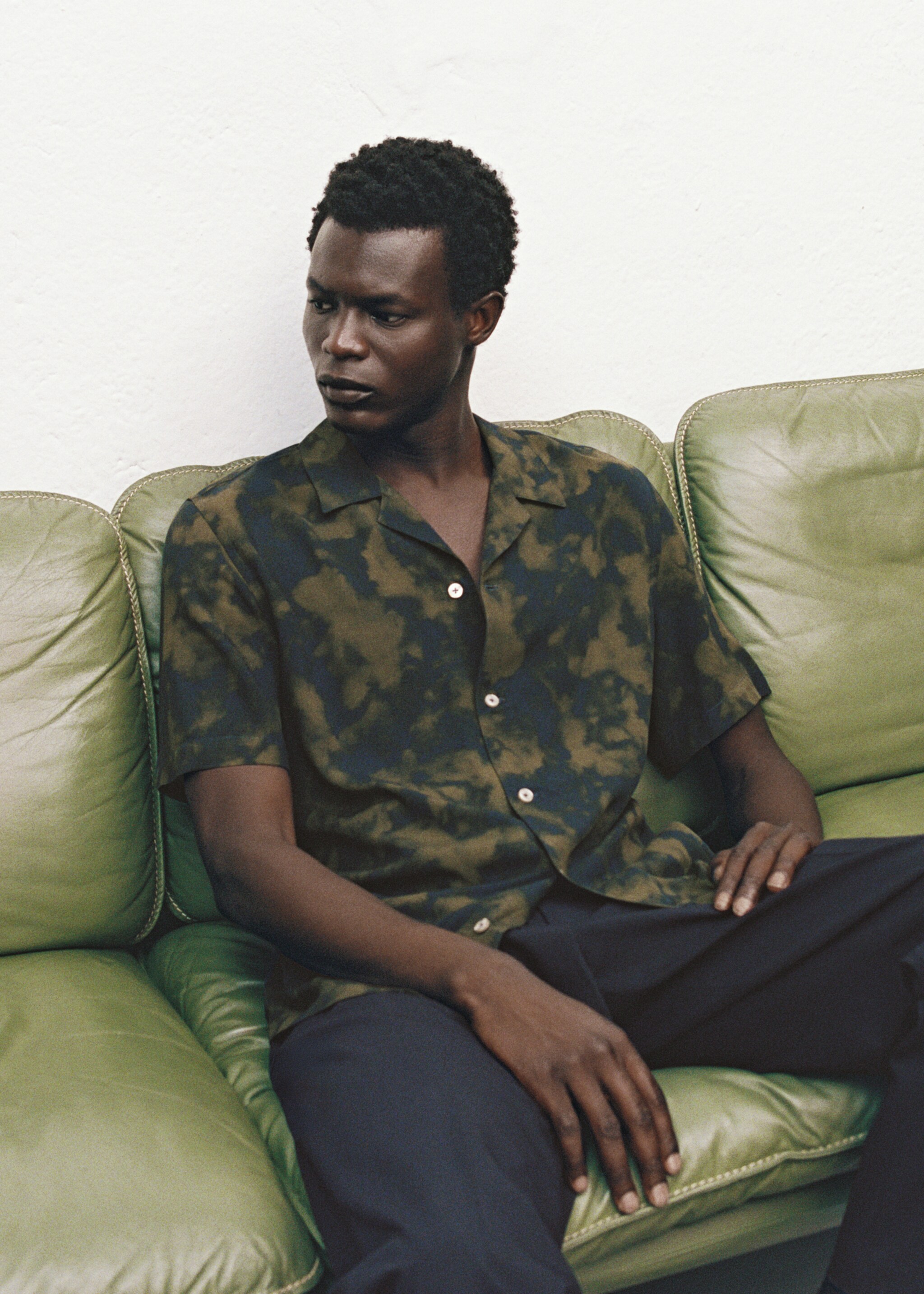 Chemise regular-fit fluide imprimée - Détail de l'article 9, Olive. Ref: 17064448-00.