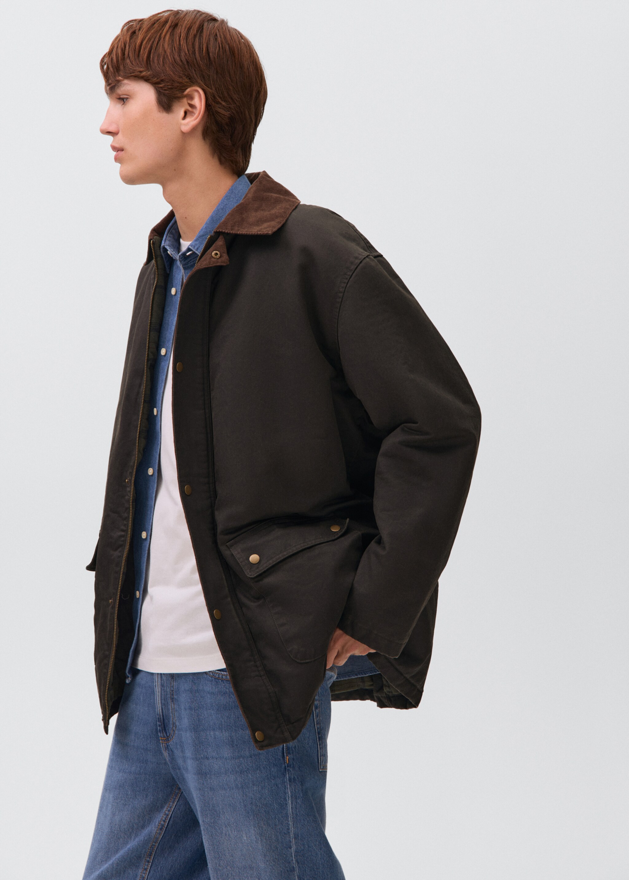 Parka cuello contraste - Plano medio, Khaki. Ref: 17064773-00.
