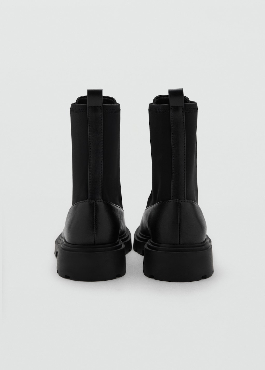 Zipped leather ankle boots