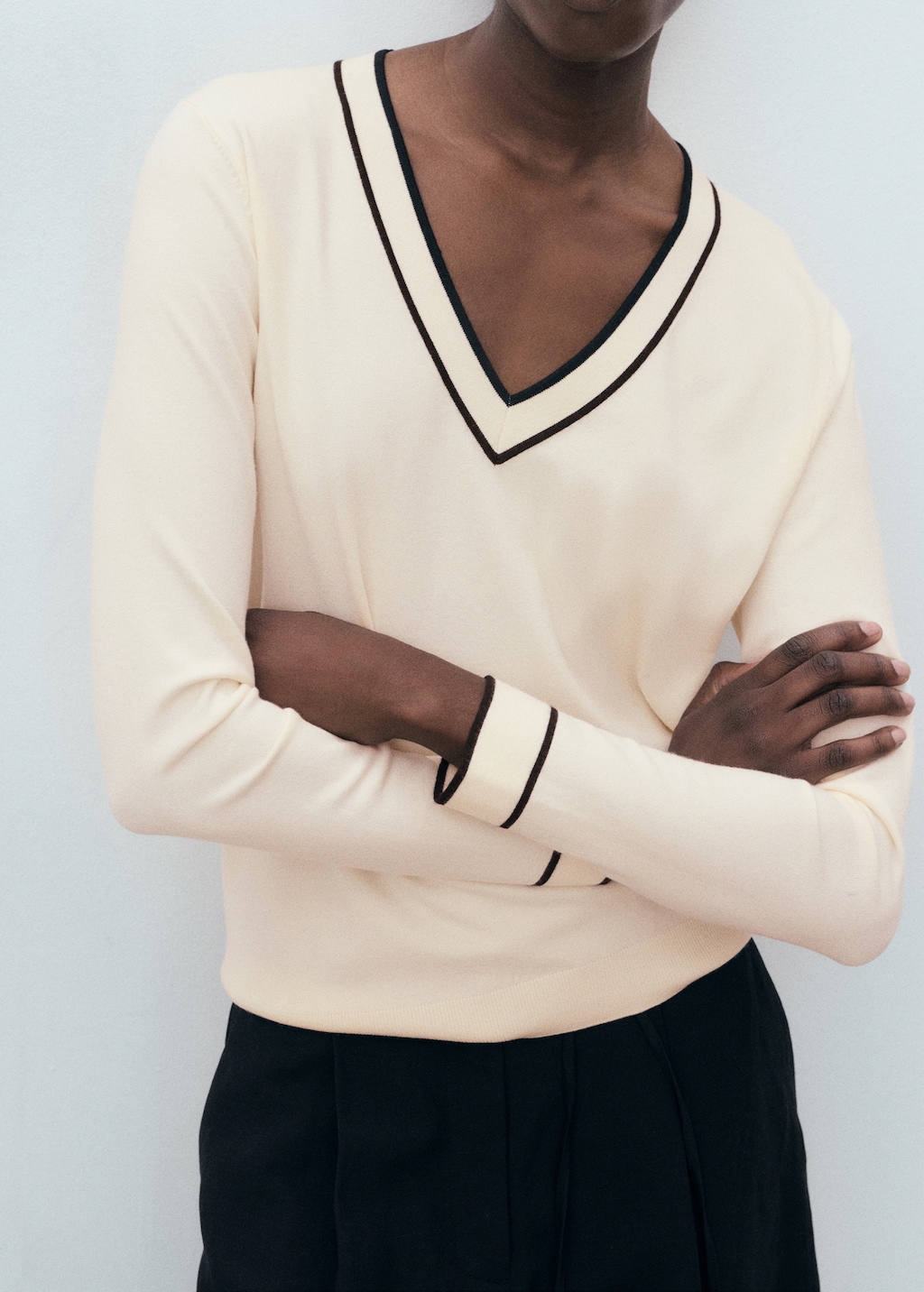 Mango Contrasting V-neck sweater