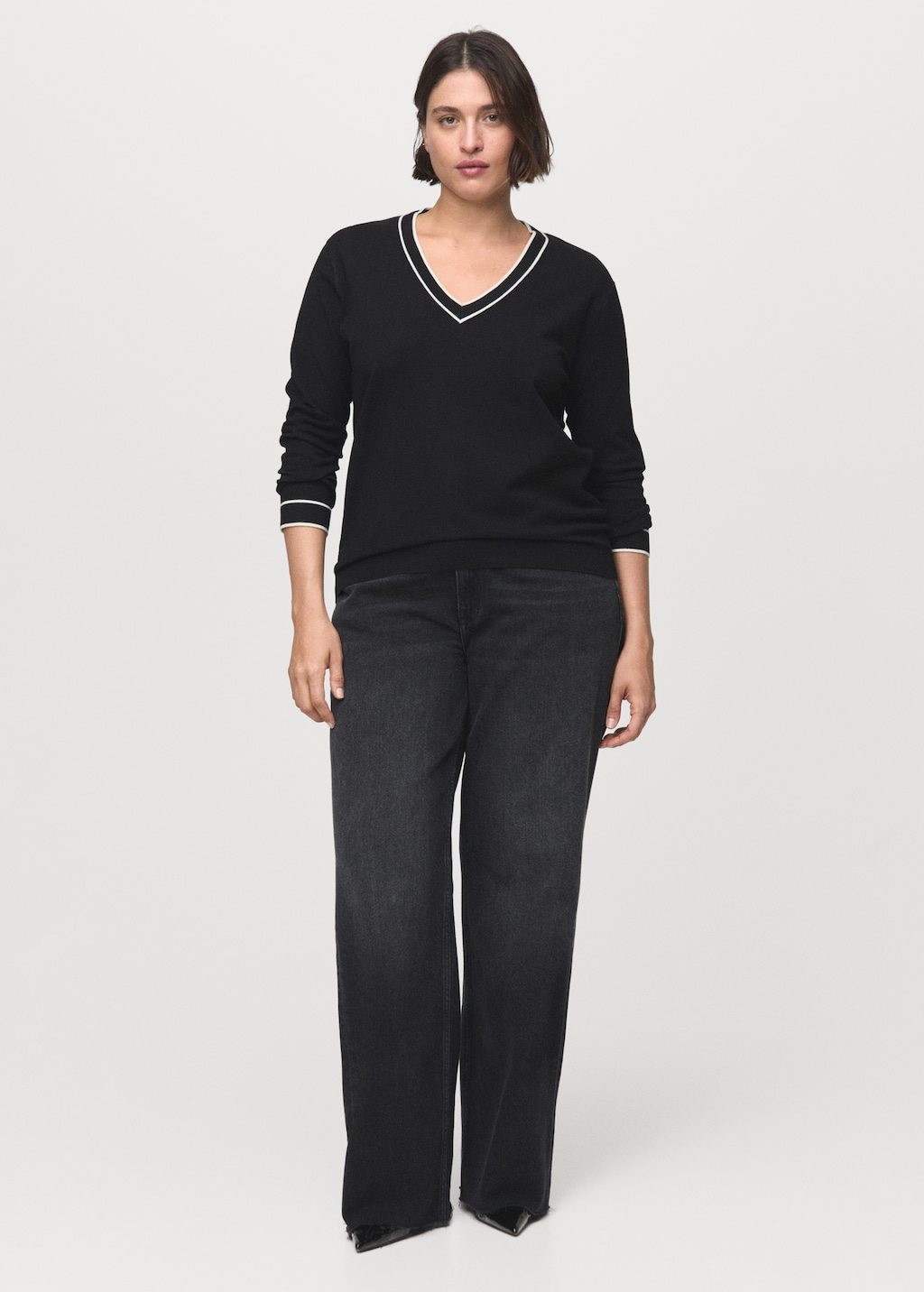 Contrasting V-neck sweater