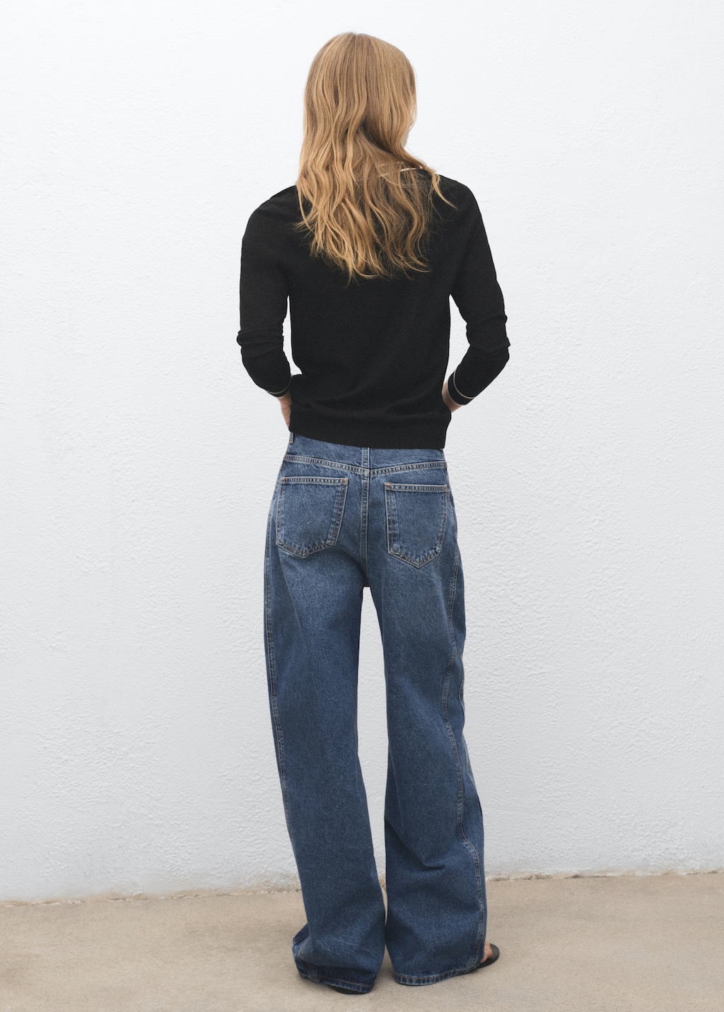 Contrasting V-neck sweater