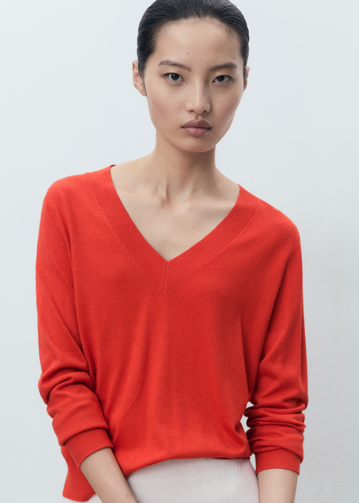 Fine-knit V-neck sweater - Medium plane