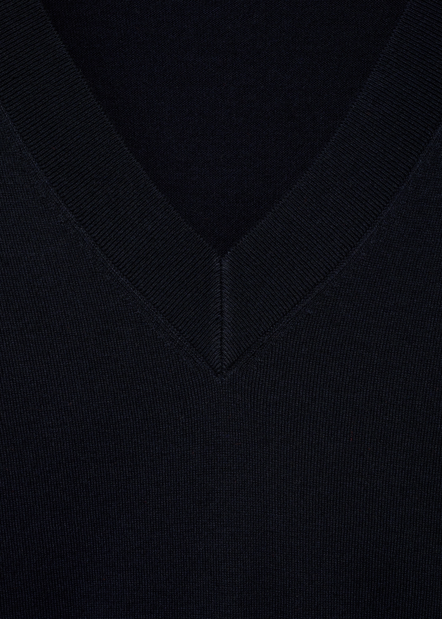 Fine-knit V-neck sweater - Details of the article 8
