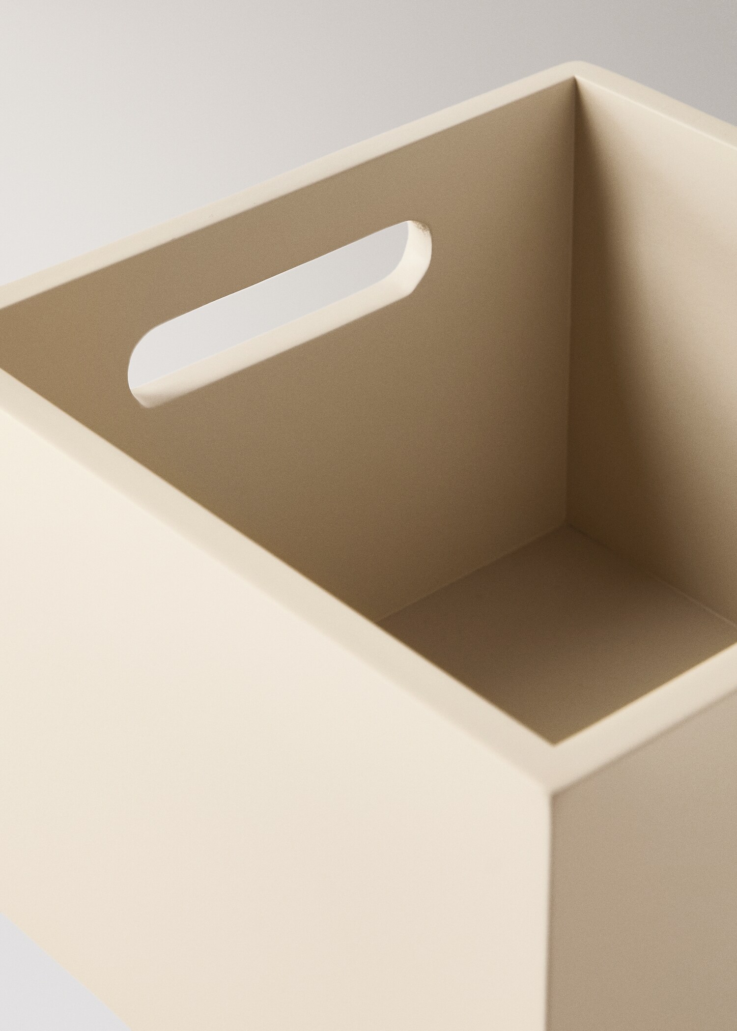 Small coloured children’s box - Details of the article 2