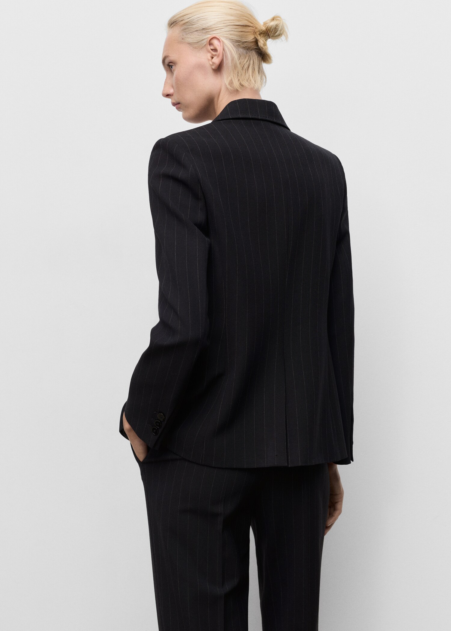 Straight-fit suit jacket - Reverse of the article