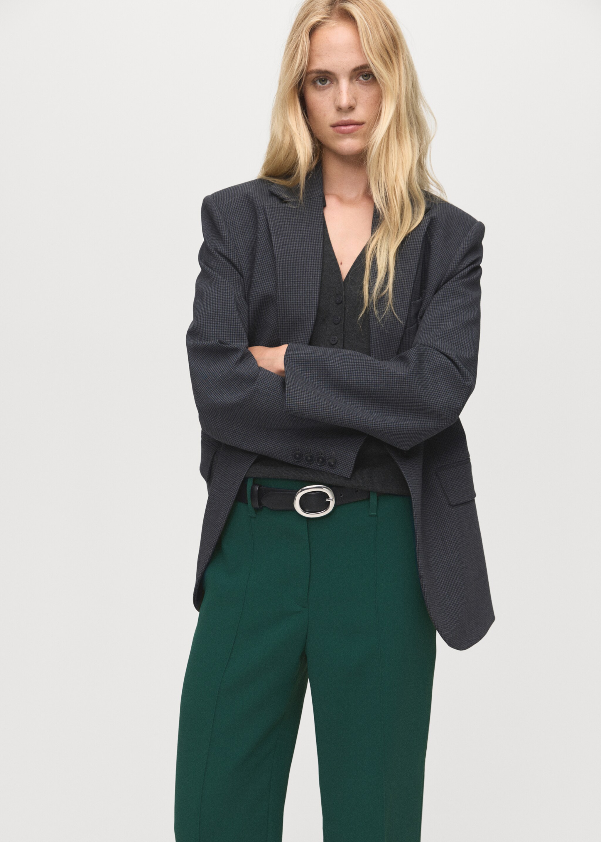 Straight mid-rise trousers - Details of the article 2, Green. Ref: 17064789-00.
