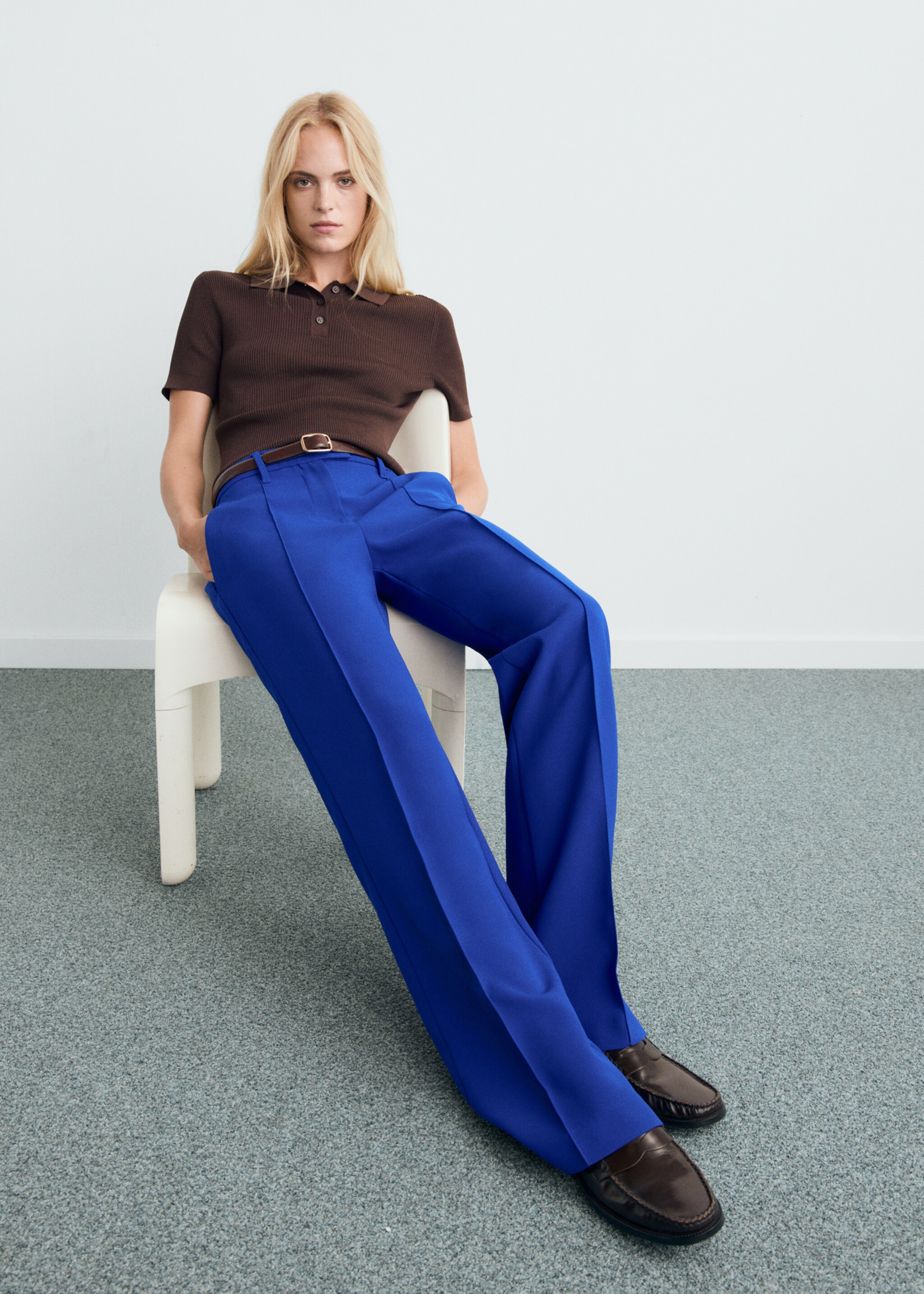 Straight mid-rise trousers - Details of the article 2, Blue. Ref: 17064789-00.