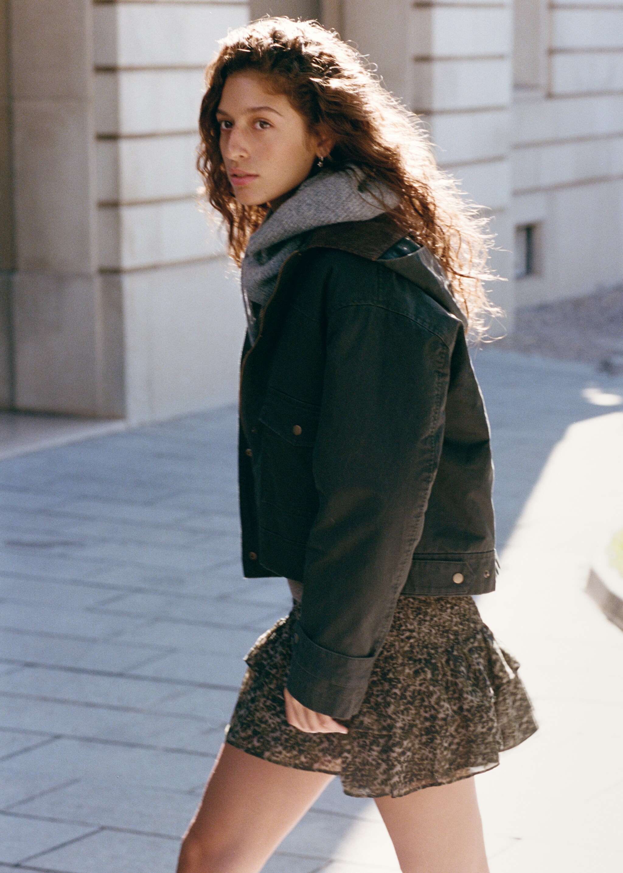 Waxed-effect parka with hood - Details of the article 5, Green. Ref: 17065140-00.