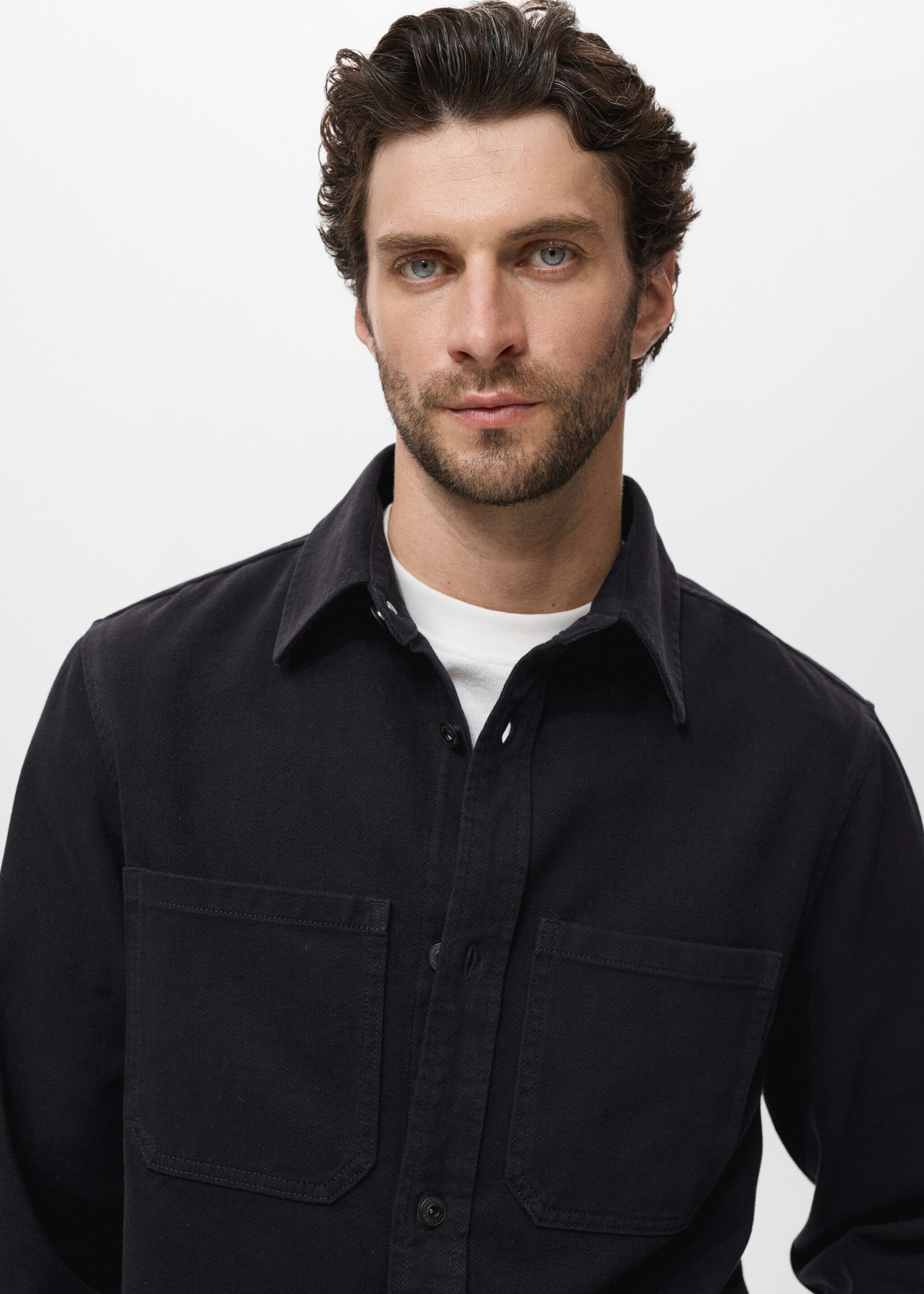 Denim overshirt pockets - Details of the article 1, Navy. Ref: 17065142-00.