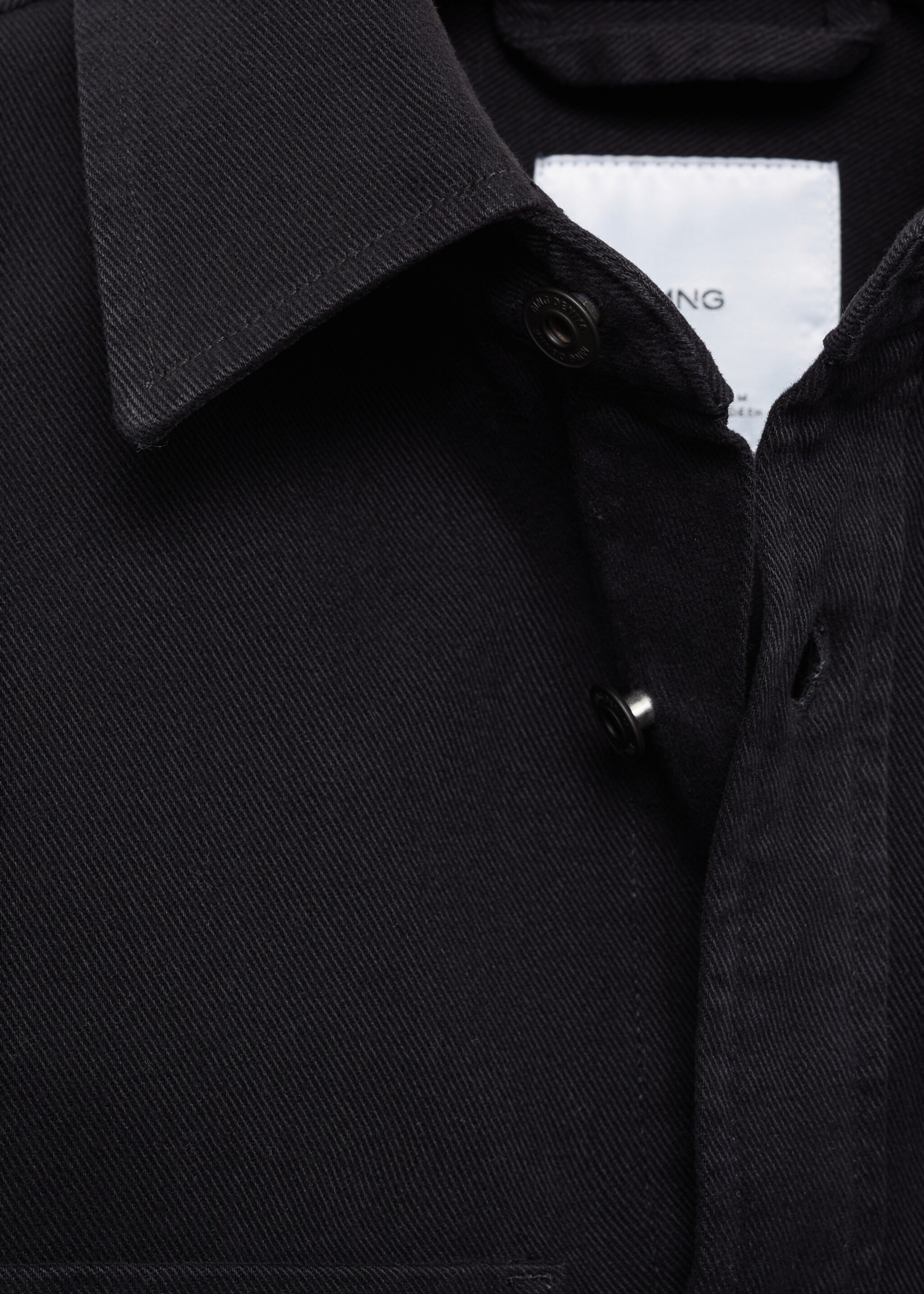 Denim overshirt pockets - Details of the article 8, Navy. Ref: 17065142-00.