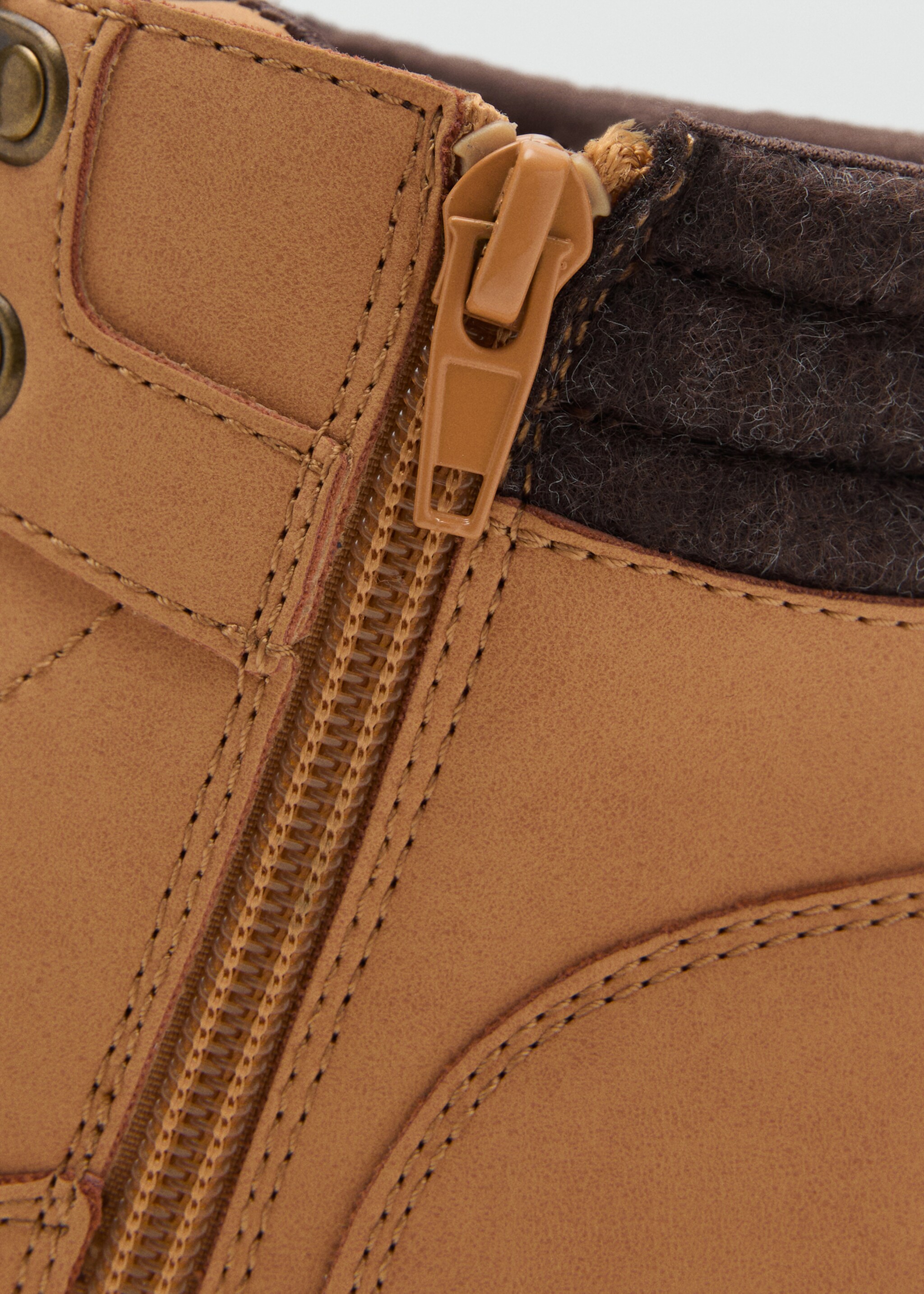 Lace-up mountain boots - Details of the article 2, Medium Brown. Ref: 17065146-00.