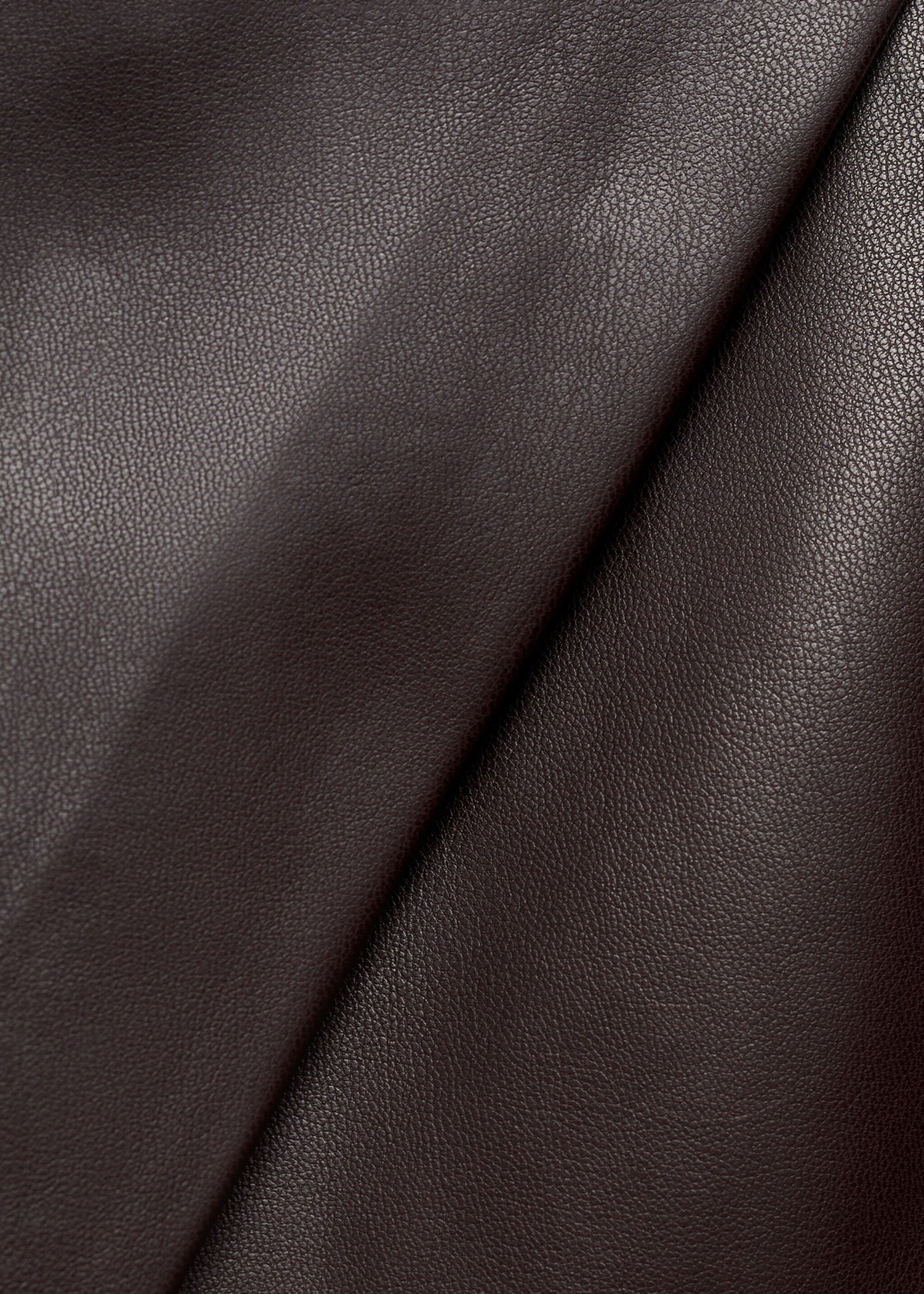 Leather-effect culottes - Details of the article 8, Chocolate. Ref: 17065161-00.