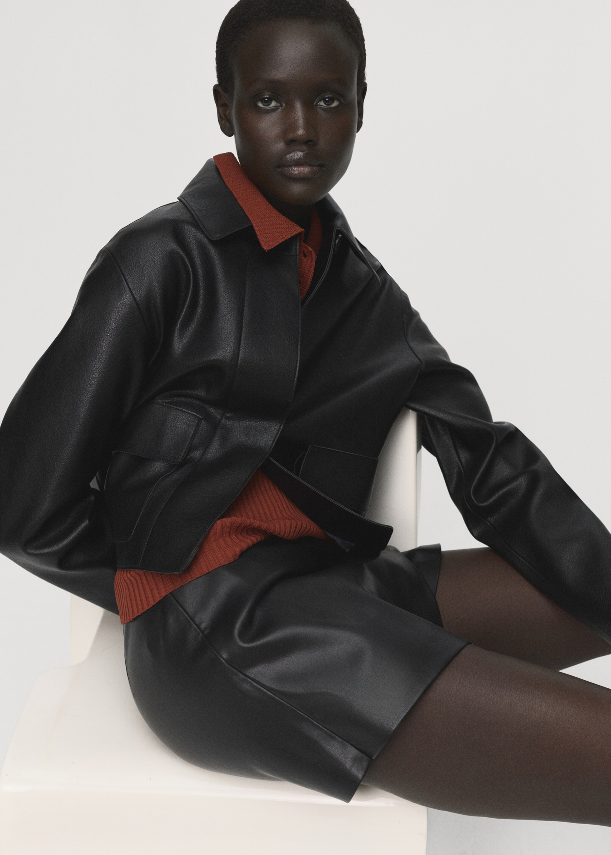 Leather-effect culottes - Details of the article 1, Black. Ref: 17065161-00.