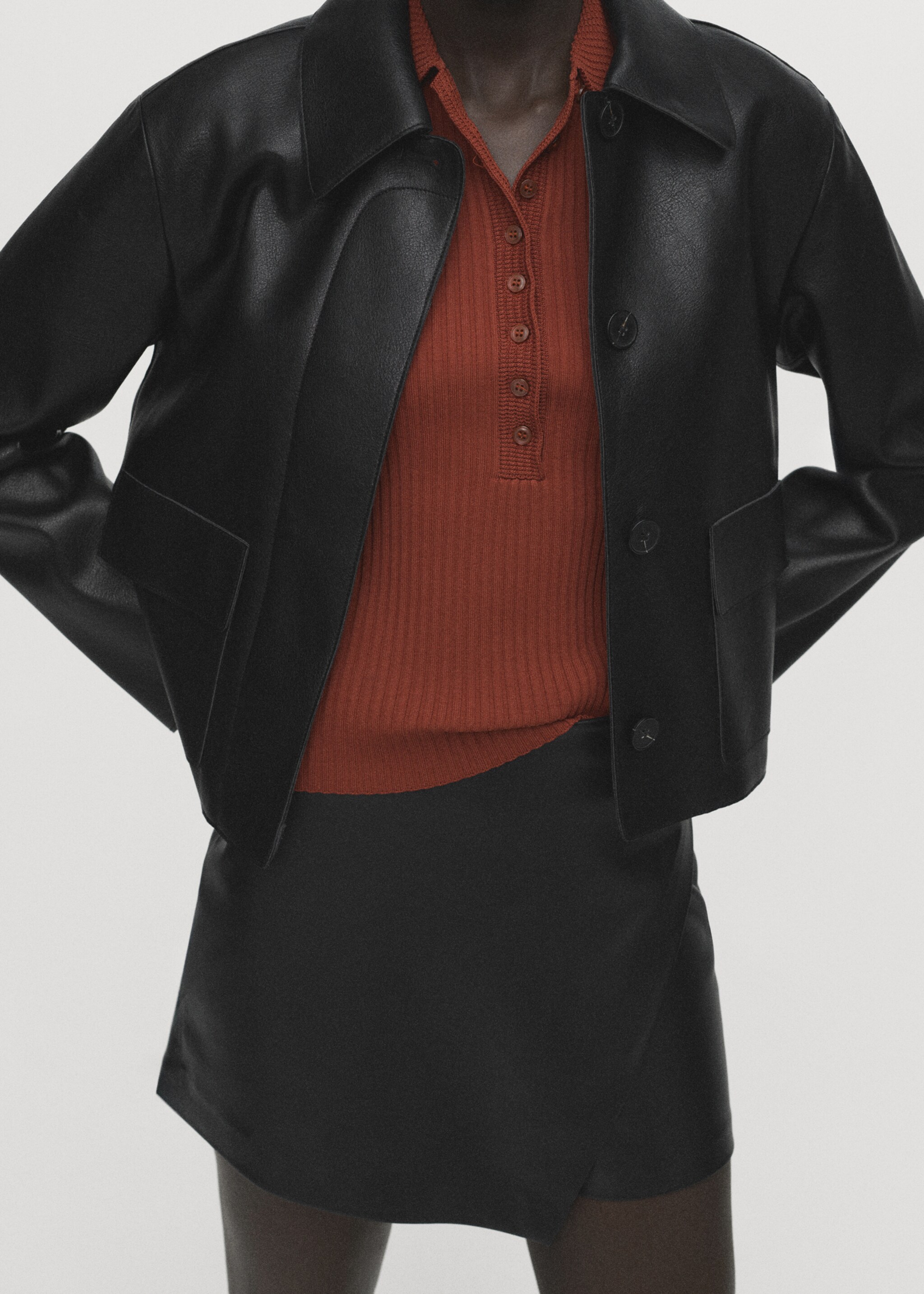 Leather-effect culottes - Details of the article 6, Black. Ref: 17065161-00.