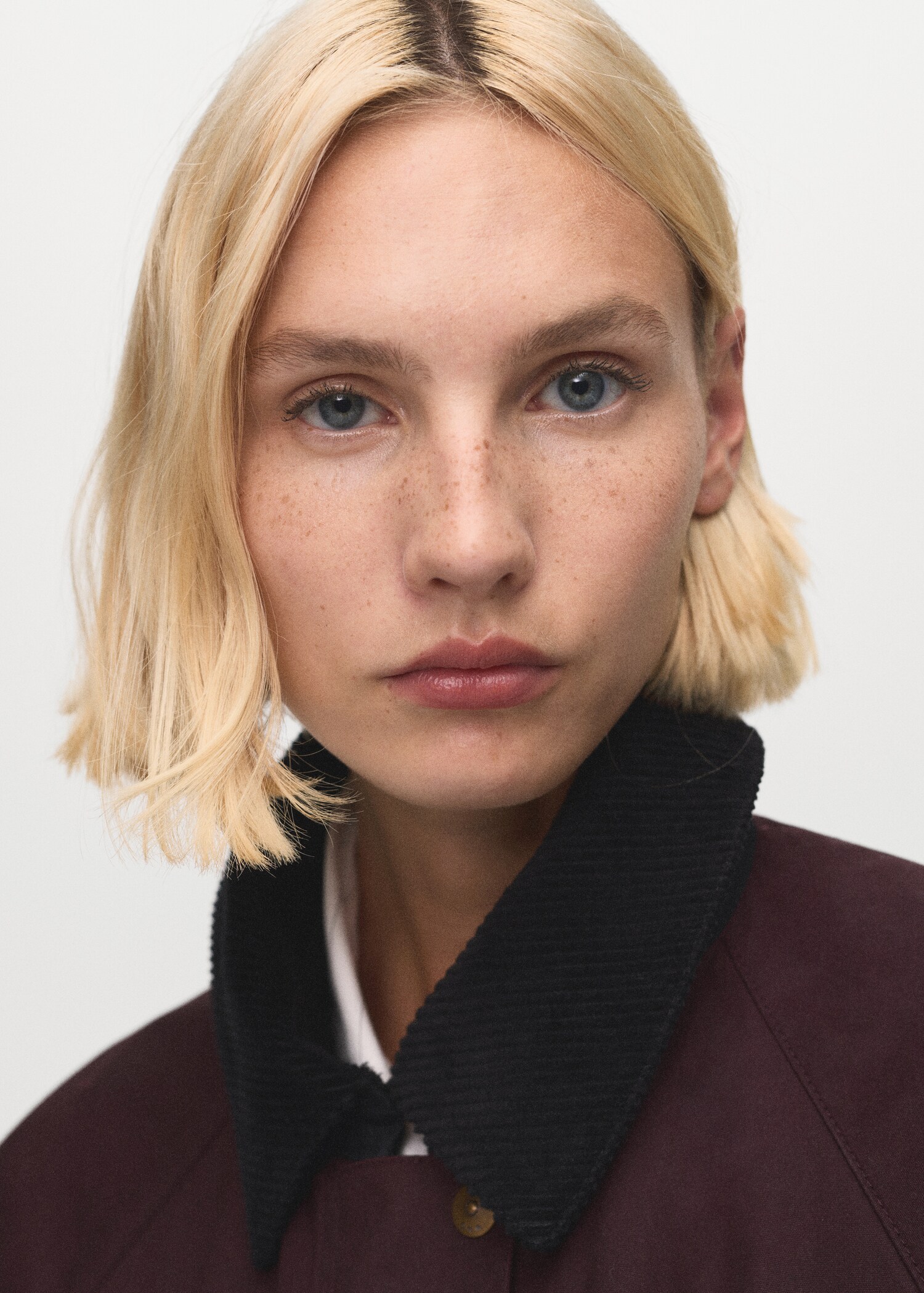 Cotton parka with corduroy collar - Details of the article 1