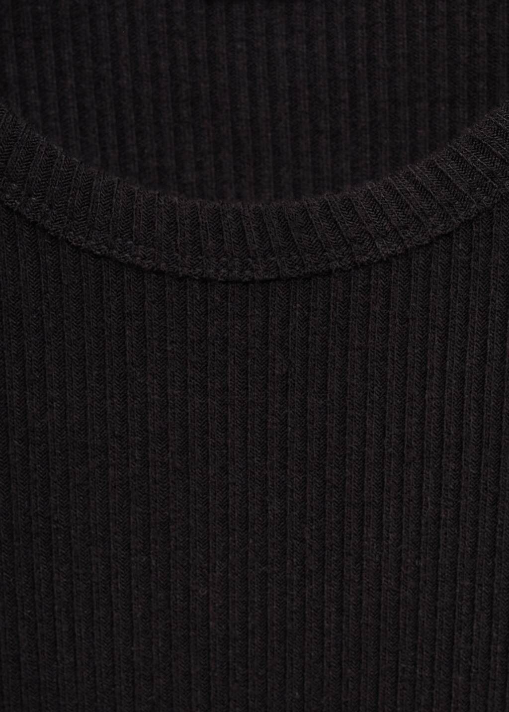 Sleeveless knitted dress