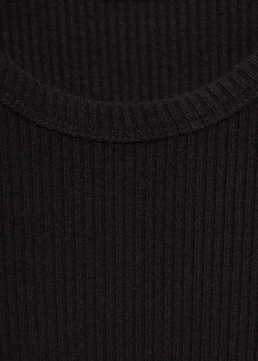 Sleeveless knitted dress