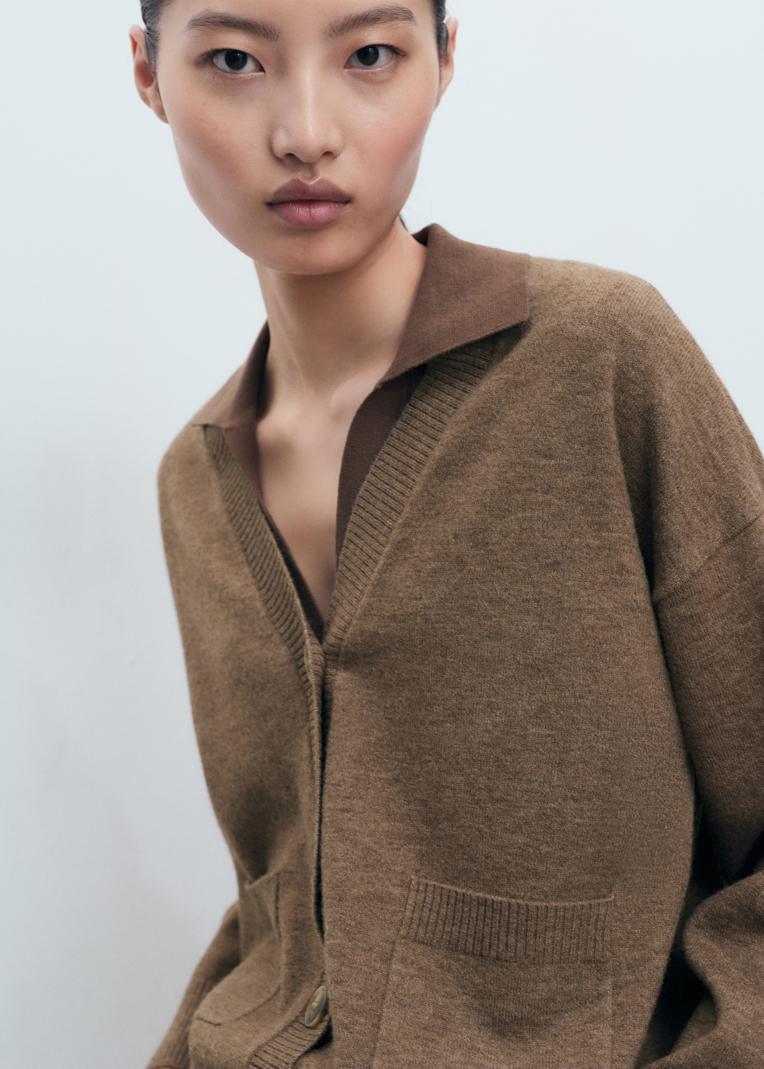 V-neck cardigan with pockets - Medium plane