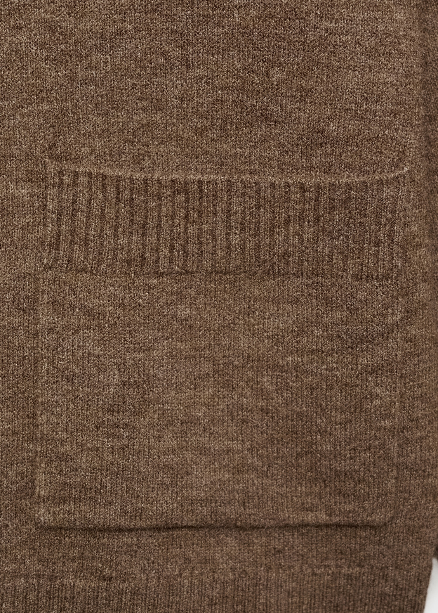 V-neck cardigan with pockets - Details of the article 0