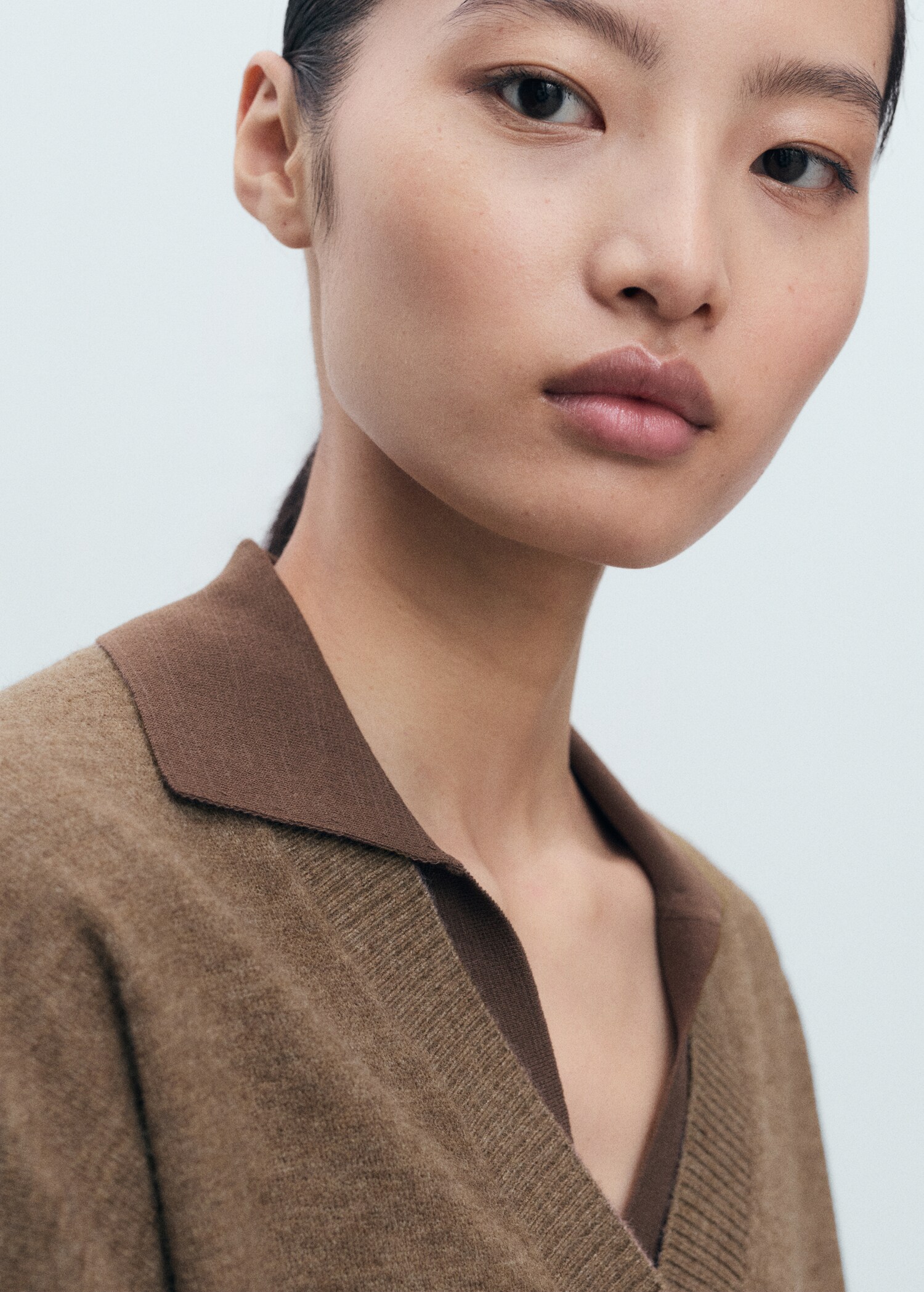 V-neck cardigan with pockets - Details of the article 1