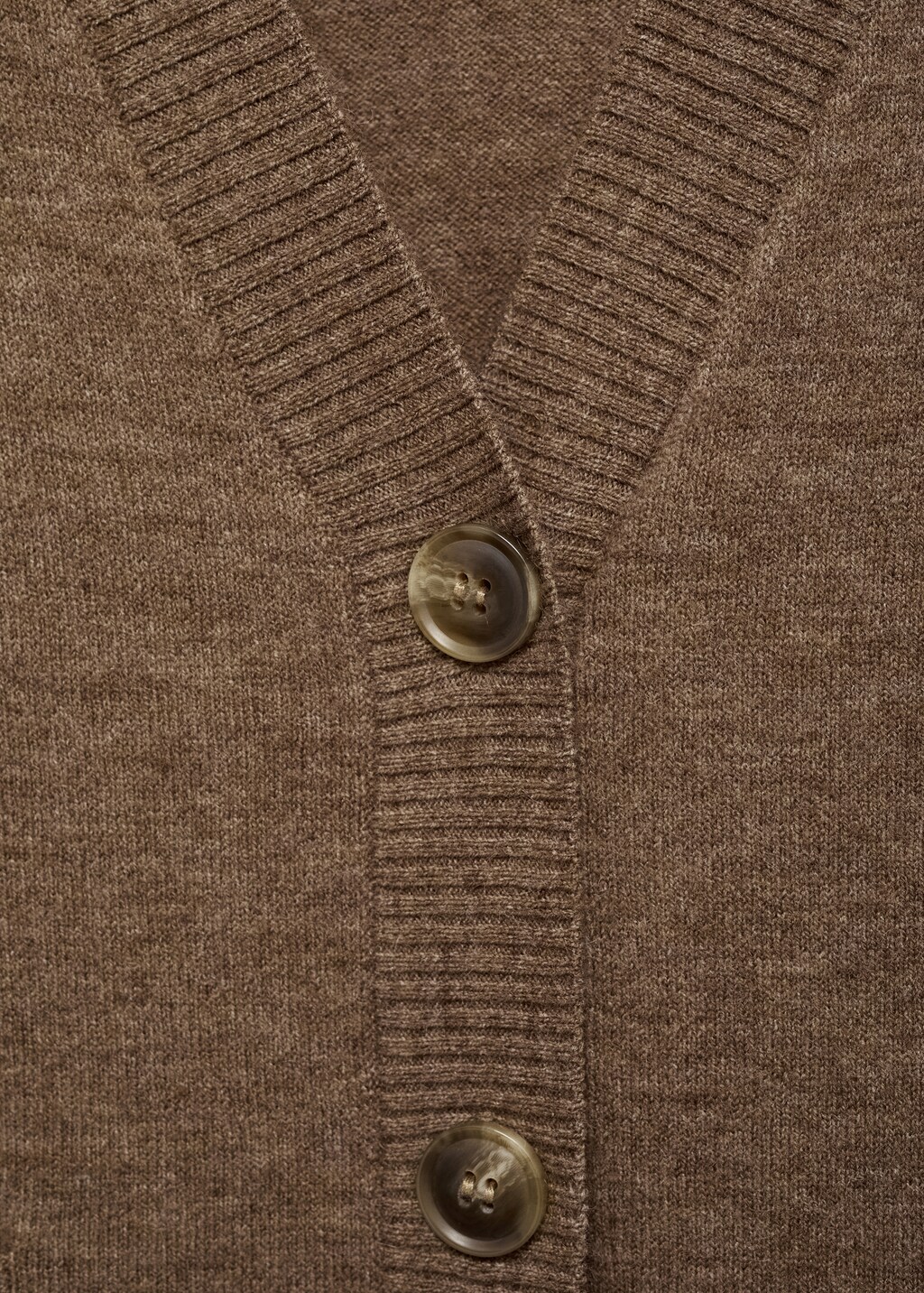 V-neck cardigan with pockets