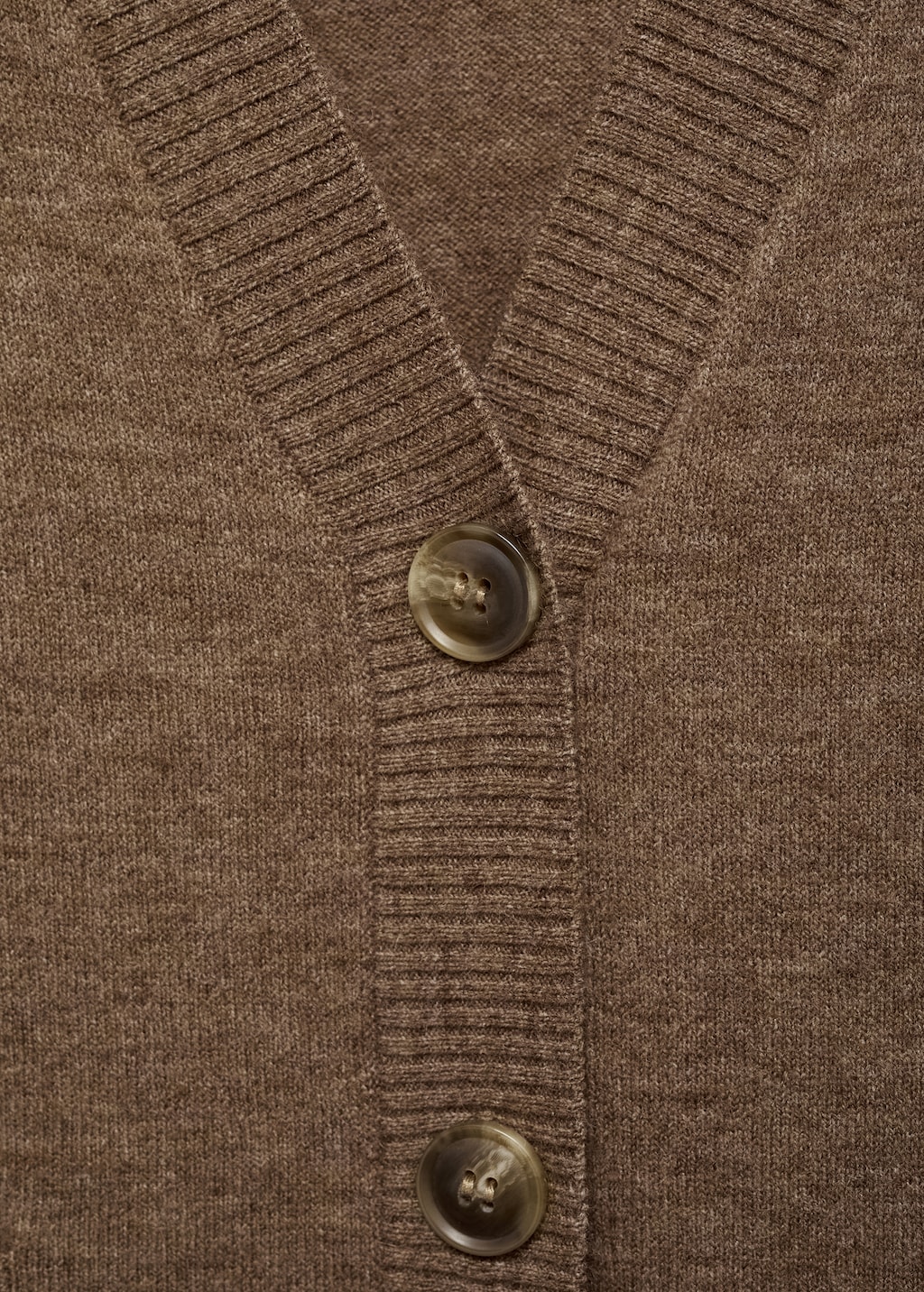 V-neck cardigan with pockets