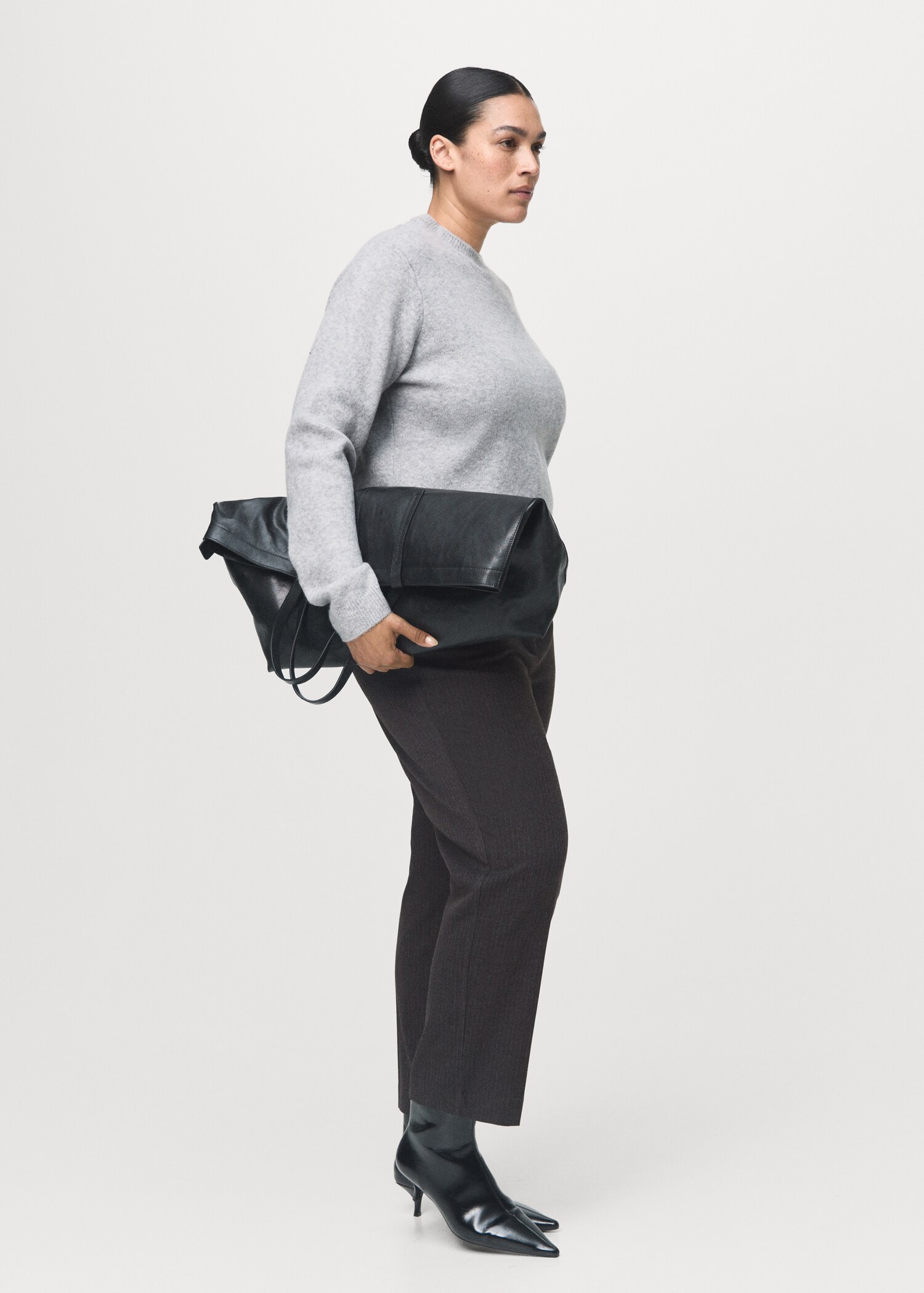 Cropped tailored pinstripe trousers - Details of the article 3