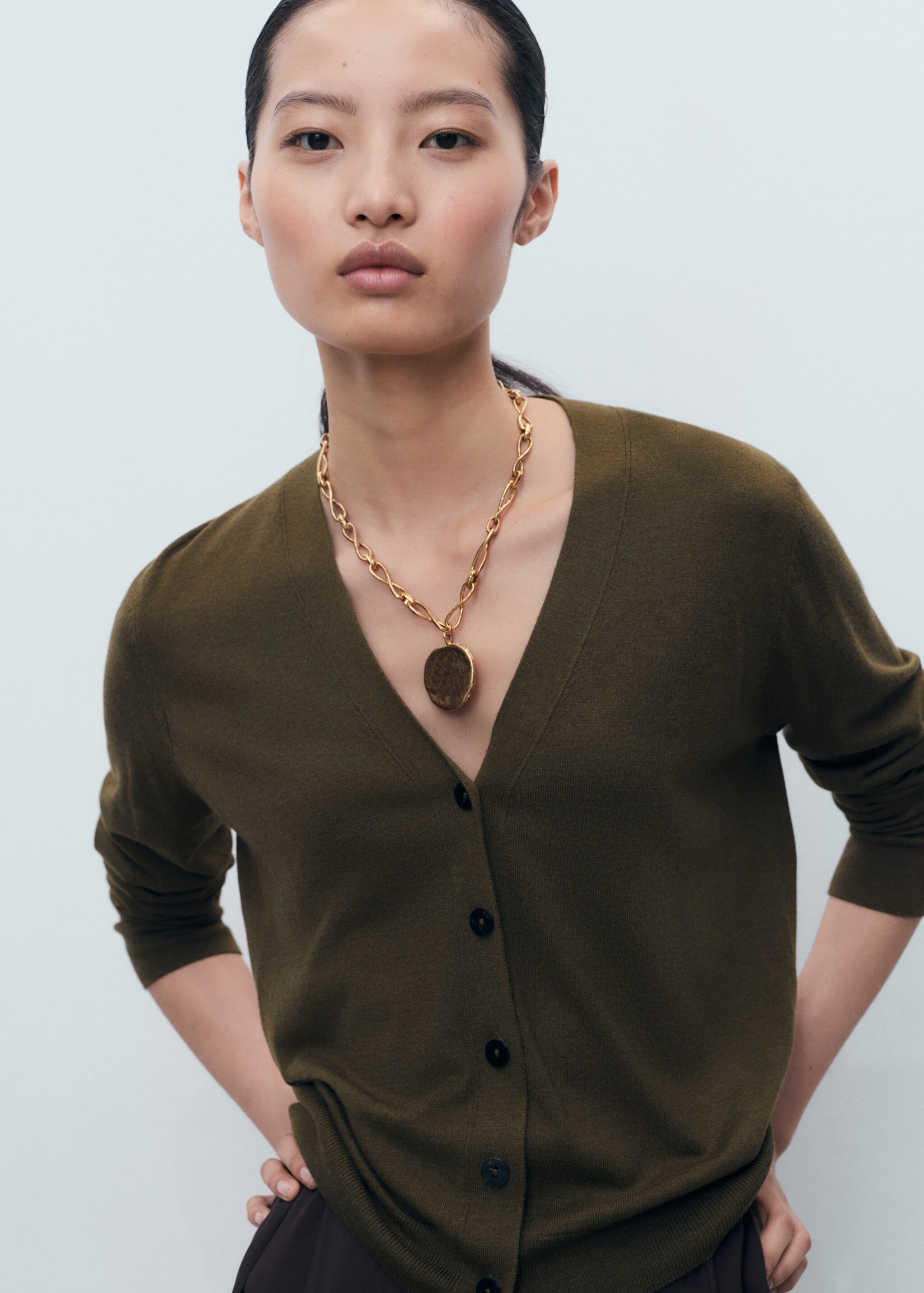 Cardigan maille col V - Plan moyen, Kaki. Ref: 17065803-00.