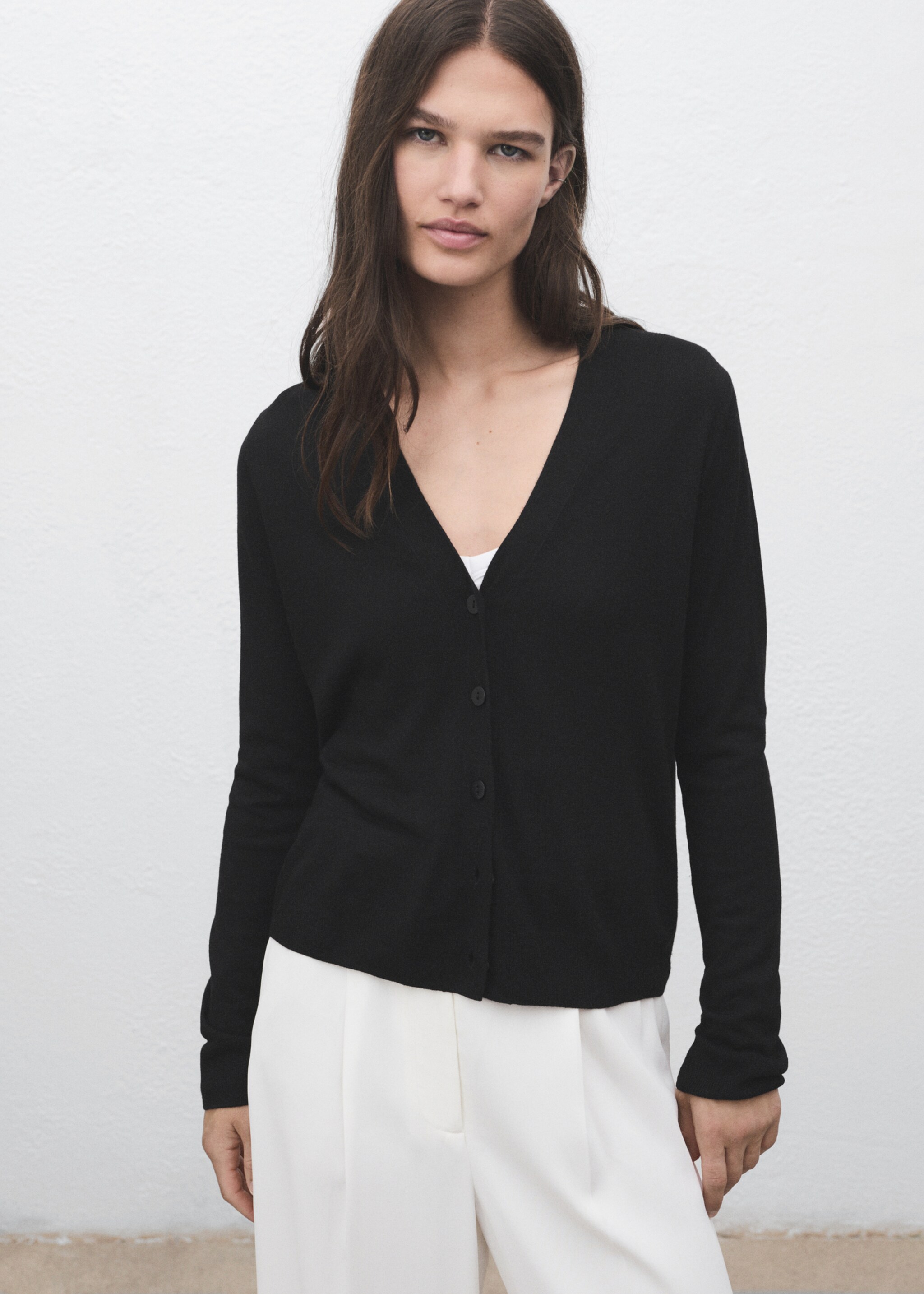 V-neck knitted cardigan - Medium plane, Black. Ref: 17065803-00.