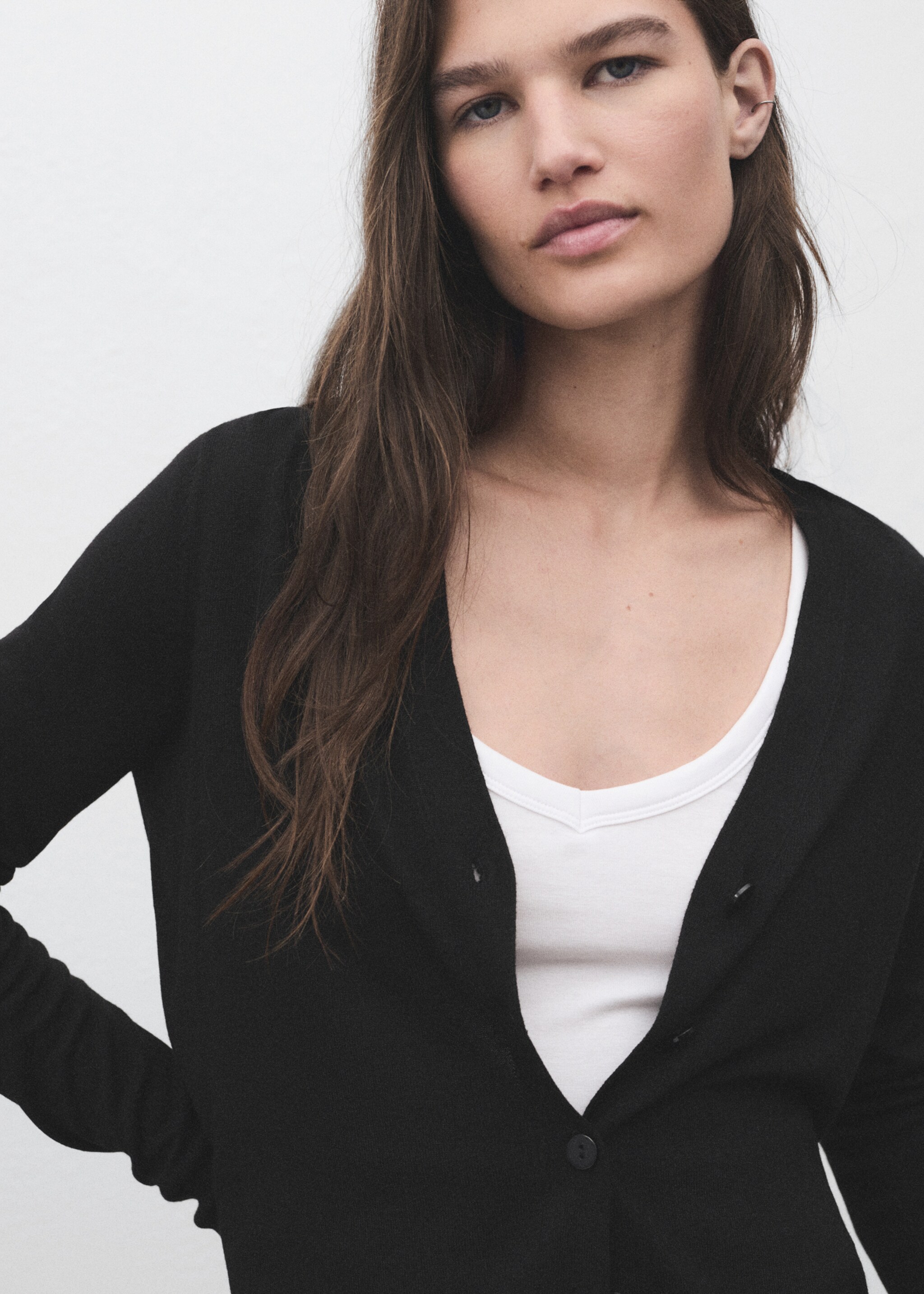 V-neck knitted cardigan - Details of the article 1, Black. Ref: 17065803-00.