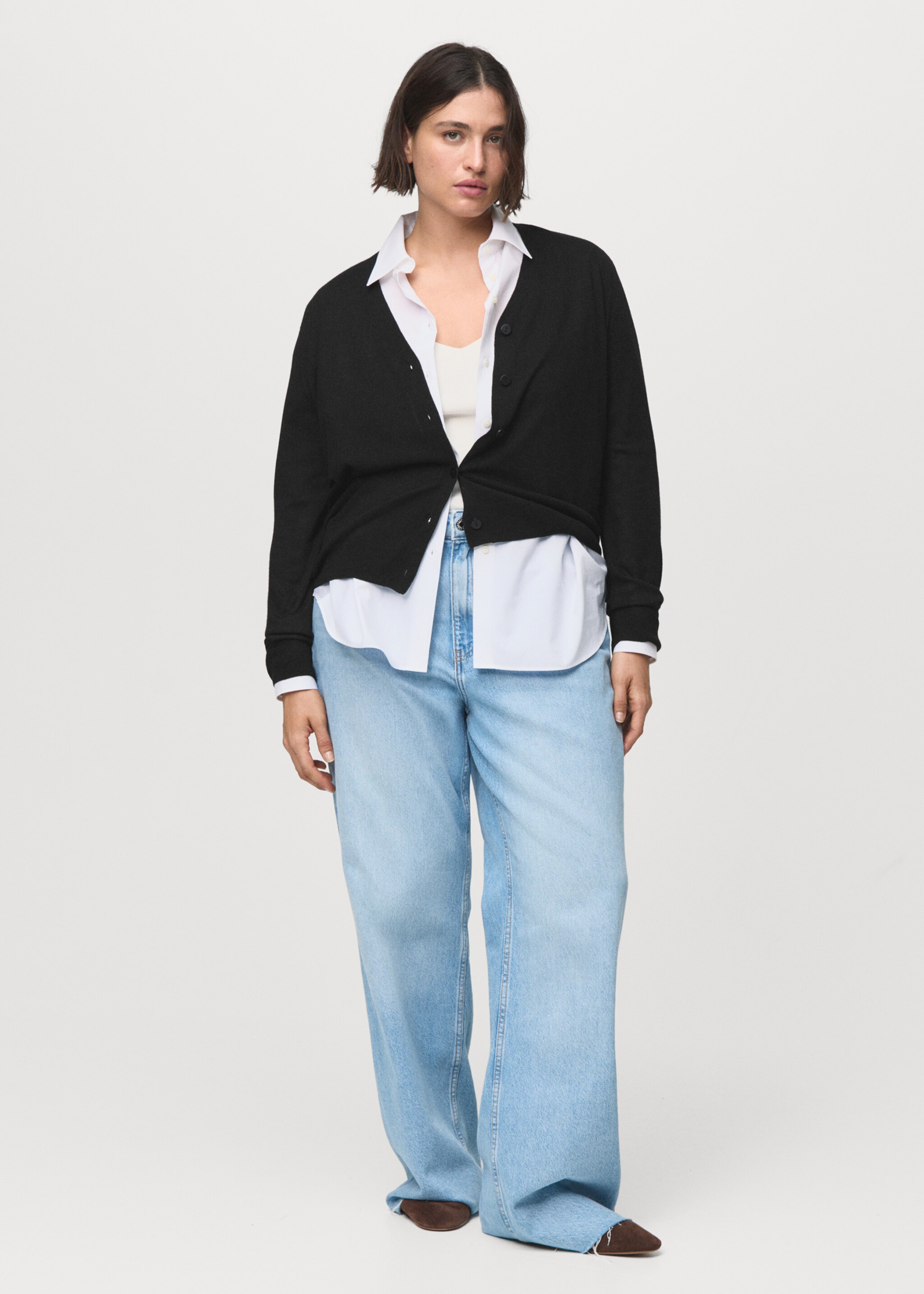 V-neck knitted cardigan - Details of the article 3, Black. Ref: 17065803-00.