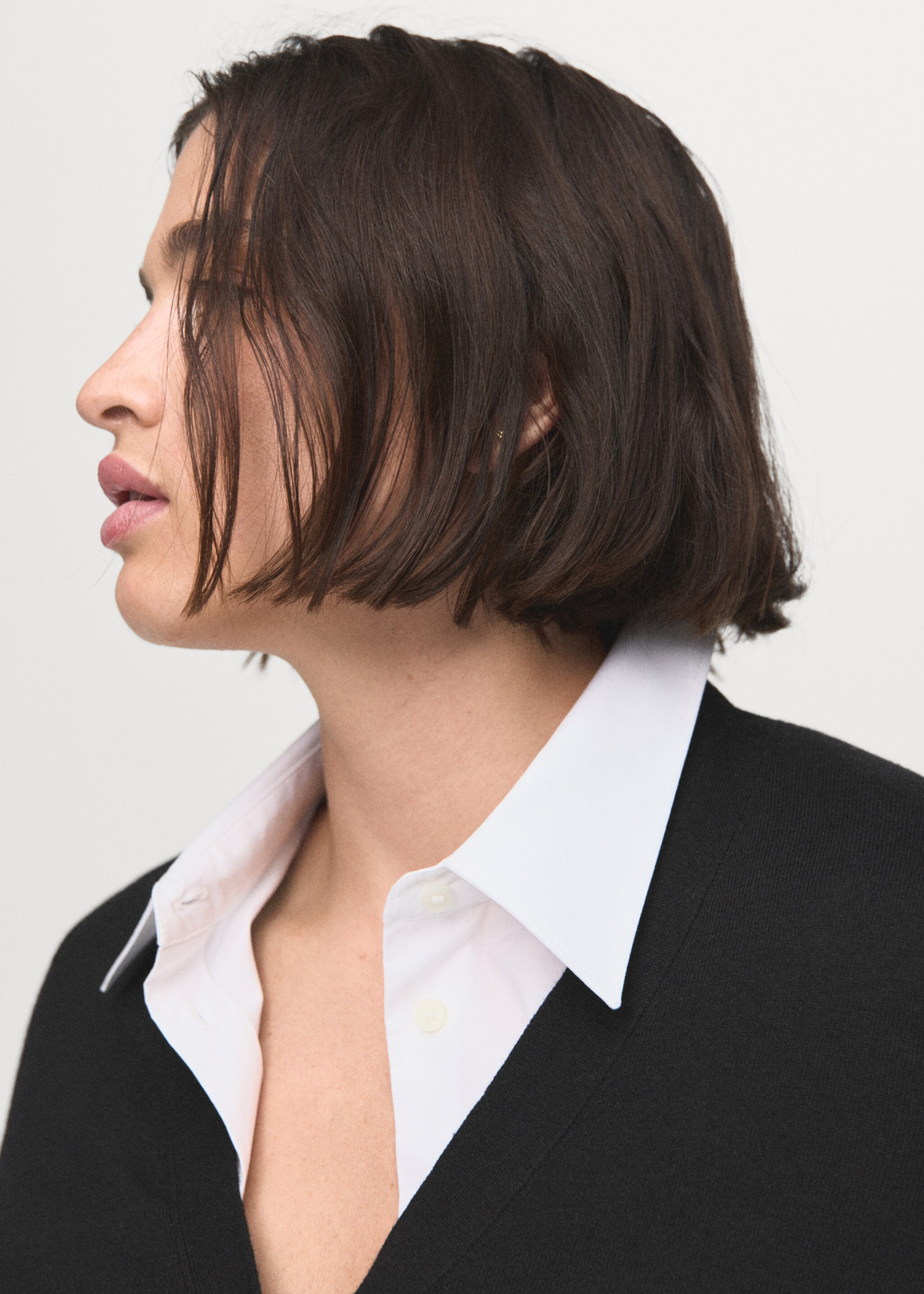 V-neck knitted cardigan - Details of the article 4, Black. Ref: 17065803-00.
