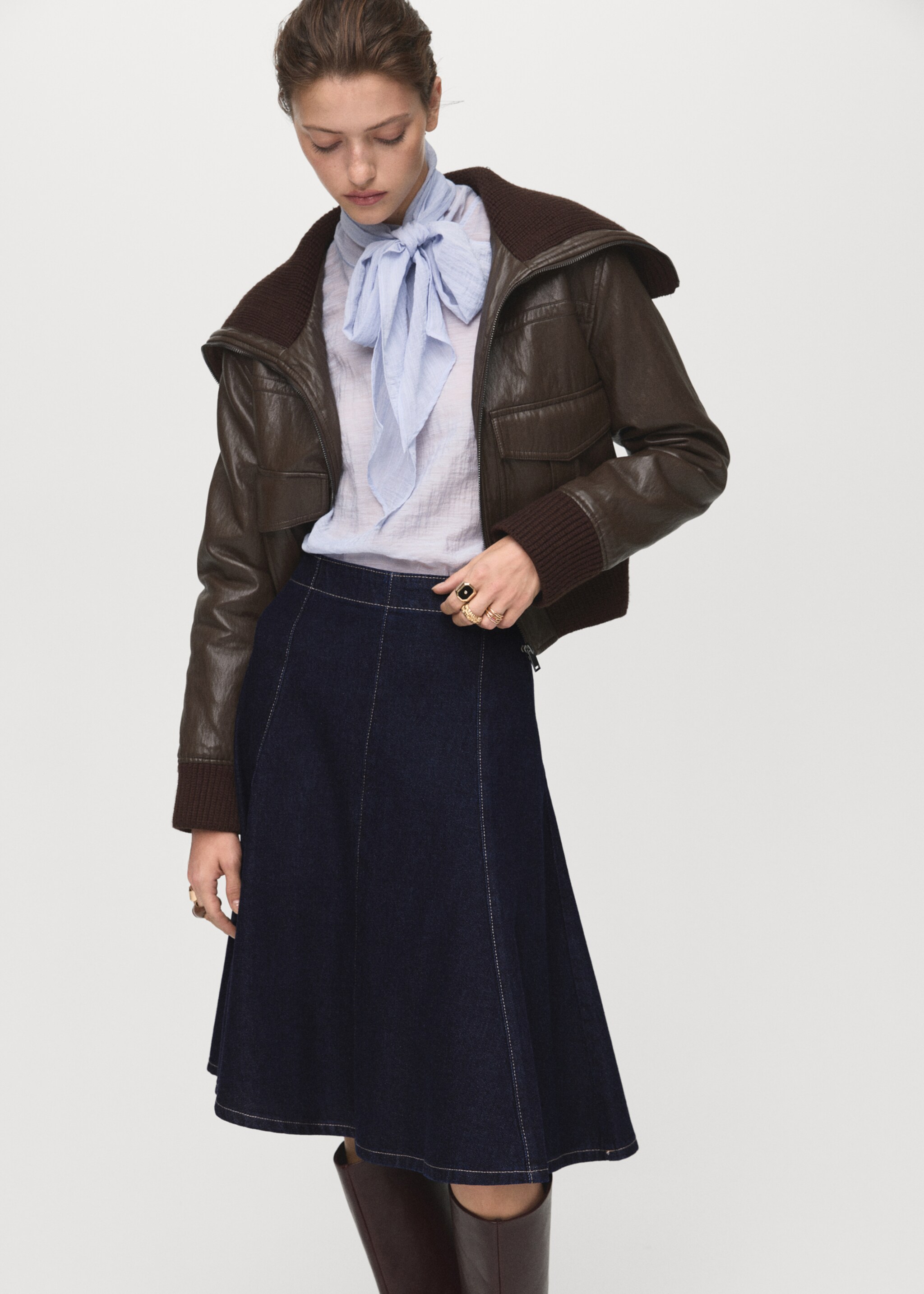 Denim midi-skirt with stitching - Details of the article 1, Open Blue. Ref: 17065805-00.