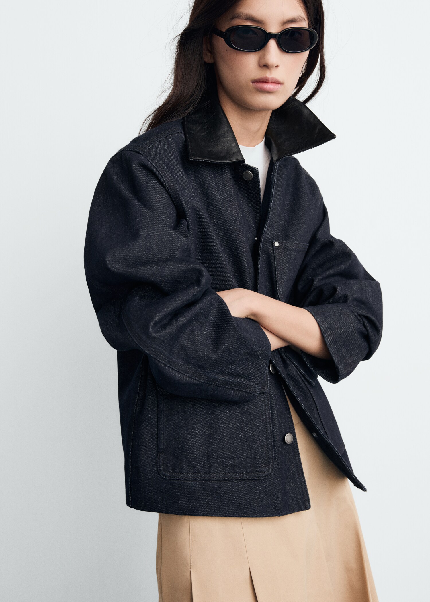 Denim jacket with leather-effect collar - Details of the article 2