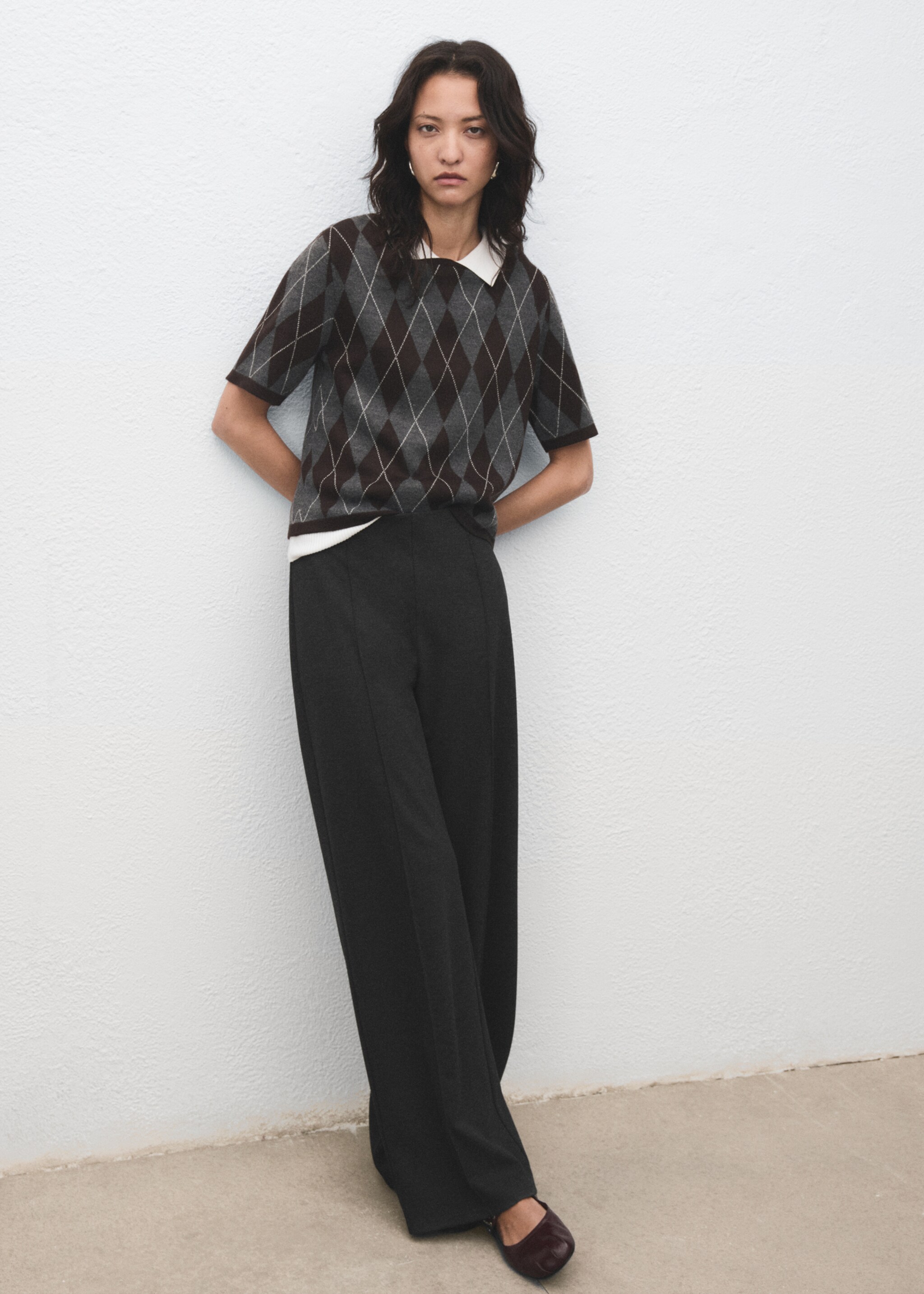 Straight-fit trousers with elastic waist - Details of the article 1, Grey. Ref: 17065816-00.