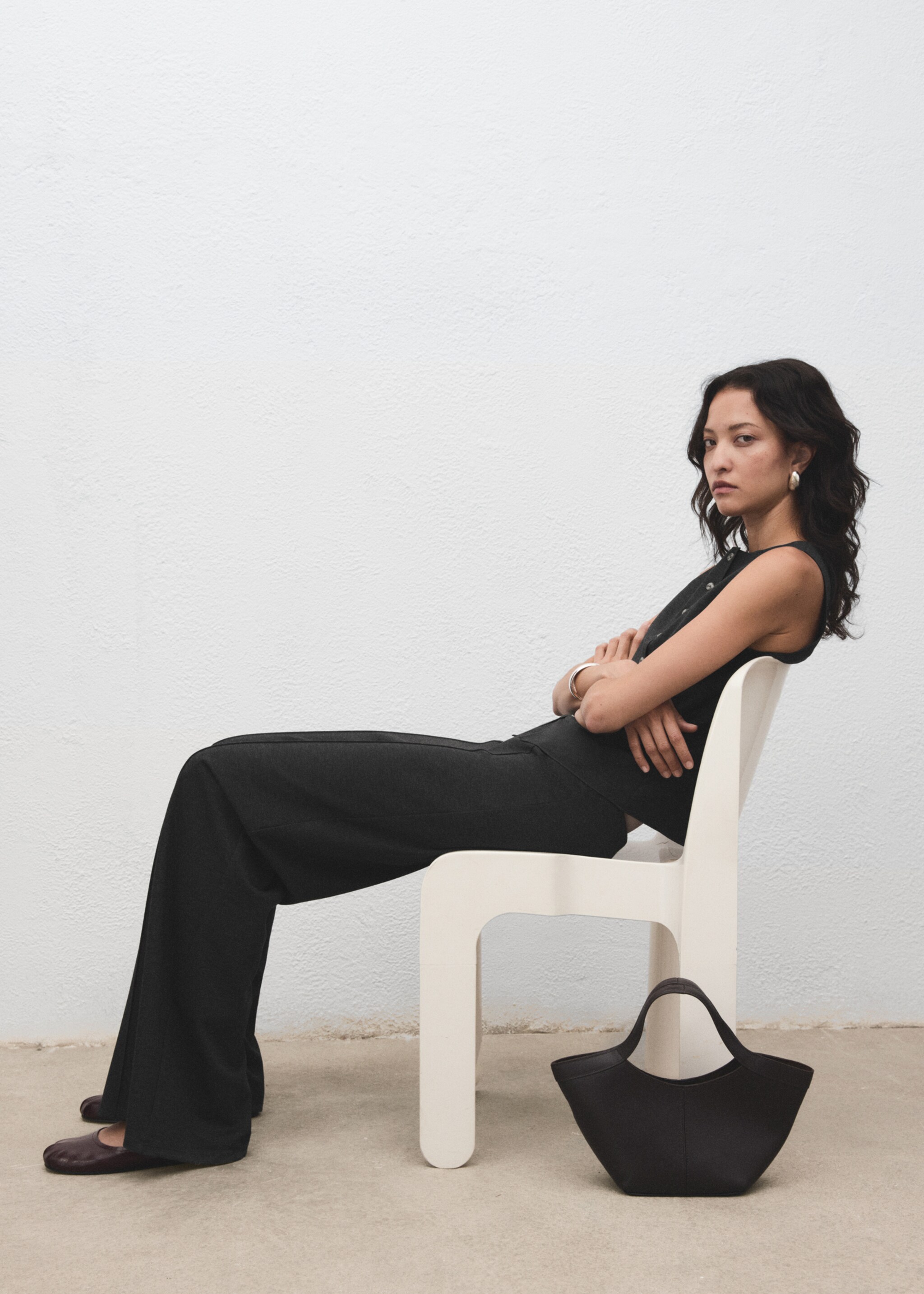 Straight-fit trousers with elastic waist - Details of the article 2, Grey. Ref: 17065816-00.