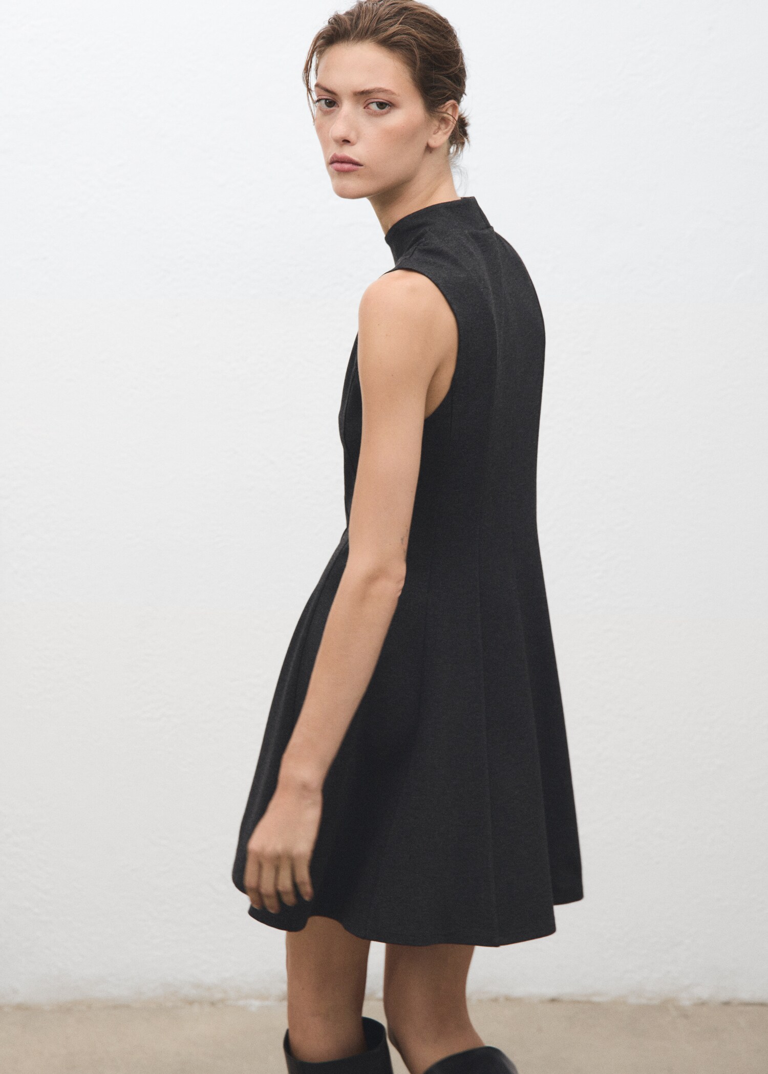 Short seams dress - Details of the article 2