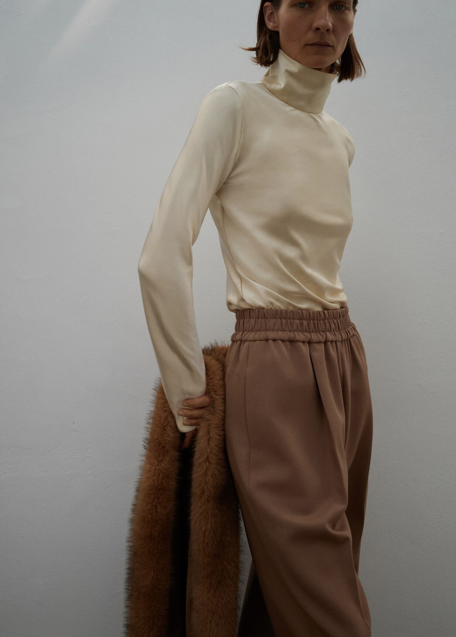 Chemise satinée col montant - Plan moyen