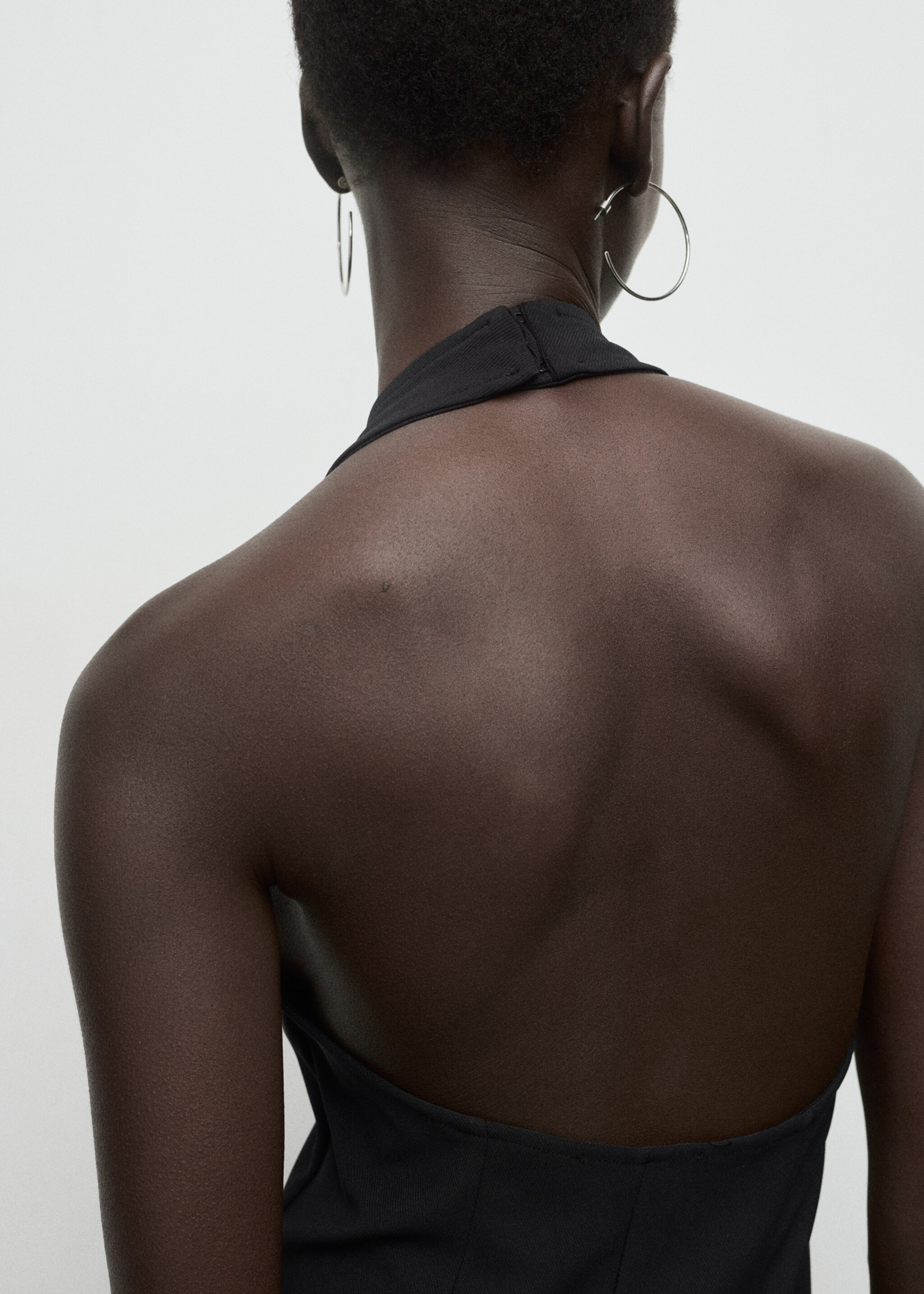 Vestido com gola halter e pregas - Pormenor do artigo 6, Preto. Ref: 17065826-00.