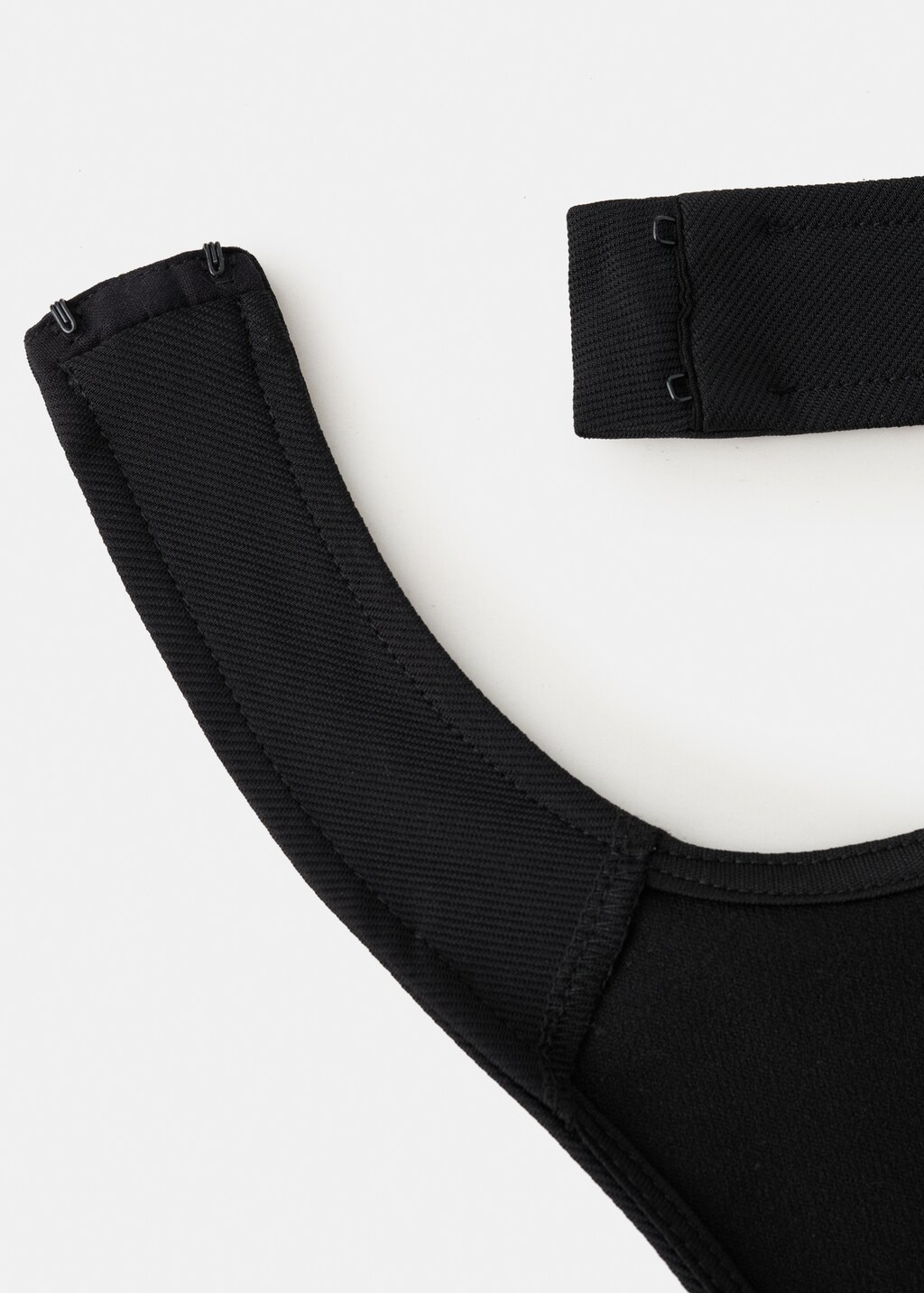 Halter-neck pleated dress