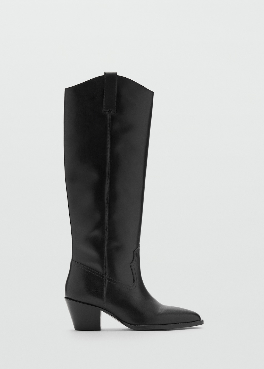 Heeled leather boots