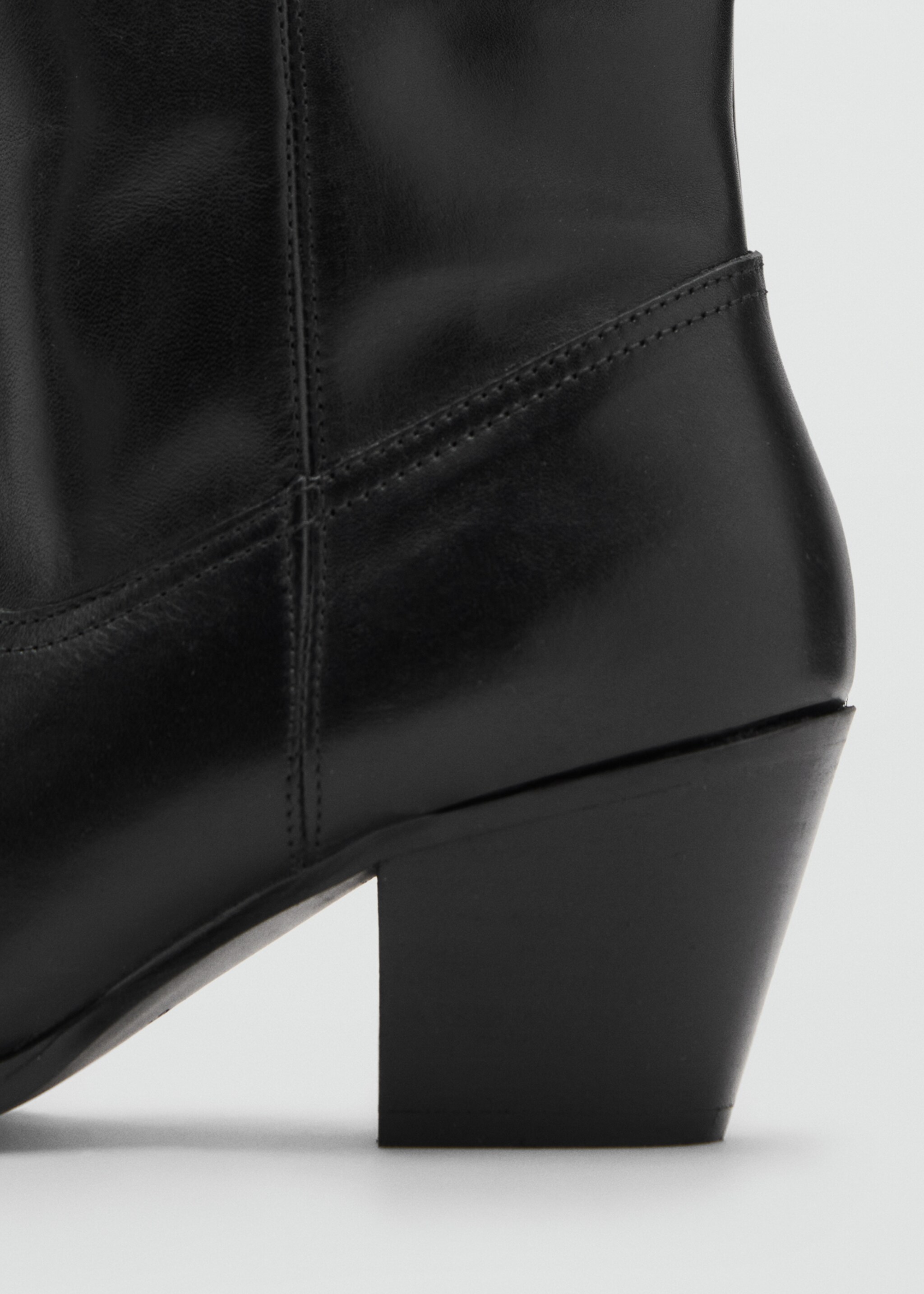 Heel leather boot - Details of the article 1, Black. Ref: 17065977-00.