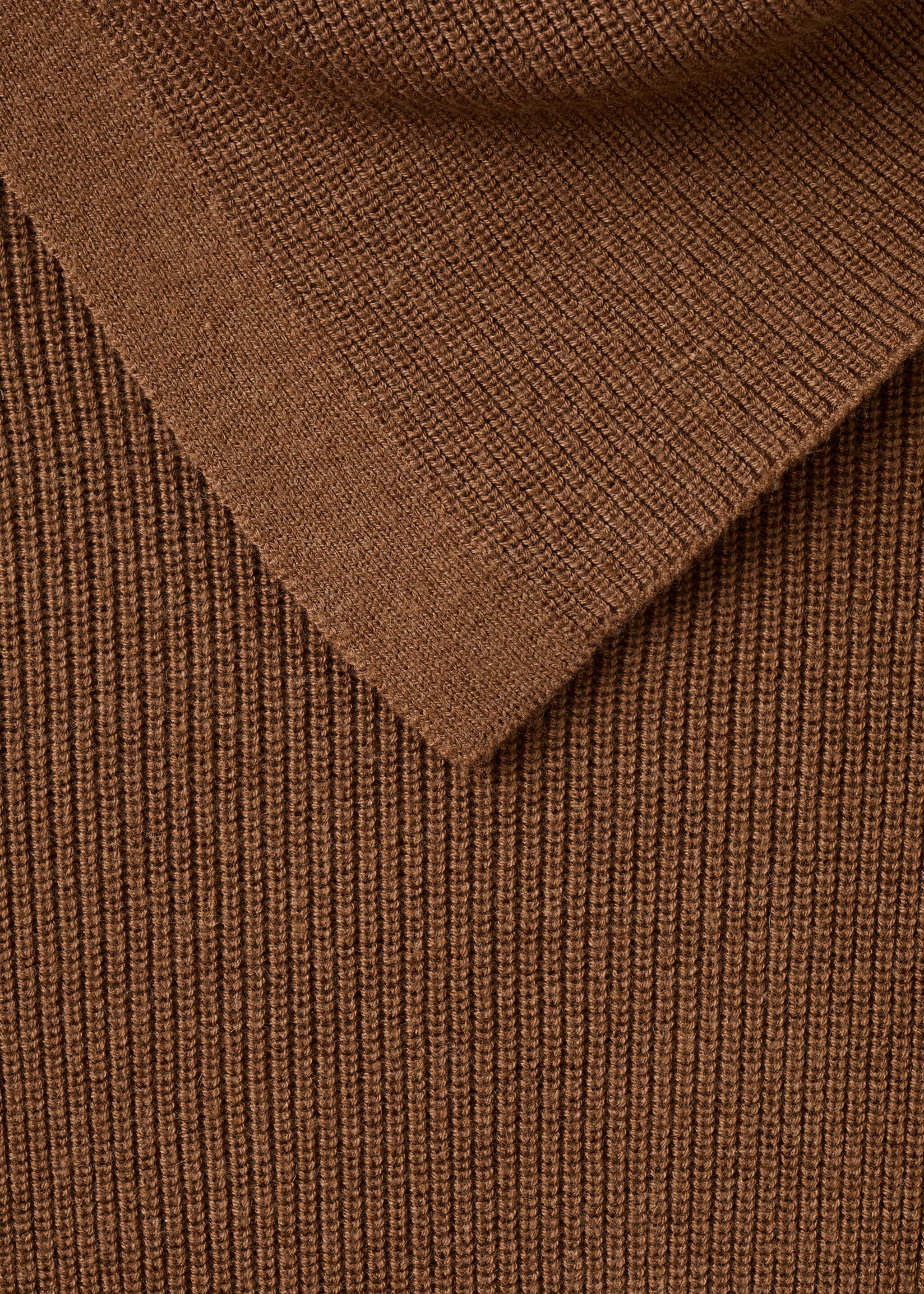 Sweater with asymmetrical neck and buttons - Details of the article 8, Caramel. Ref: 17065982-00.